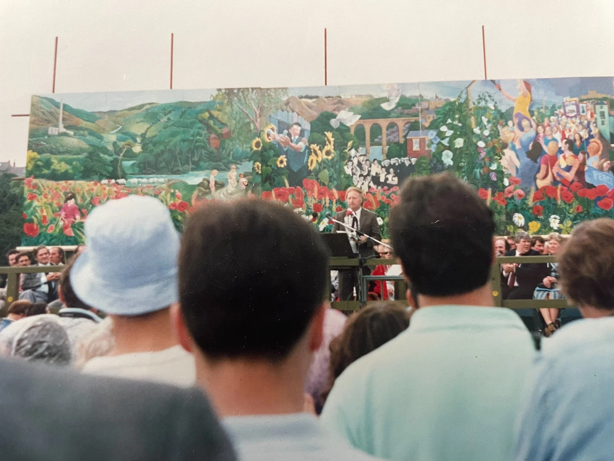 Arthur Scargill speaking in front of the mural at the Gala in 1987.