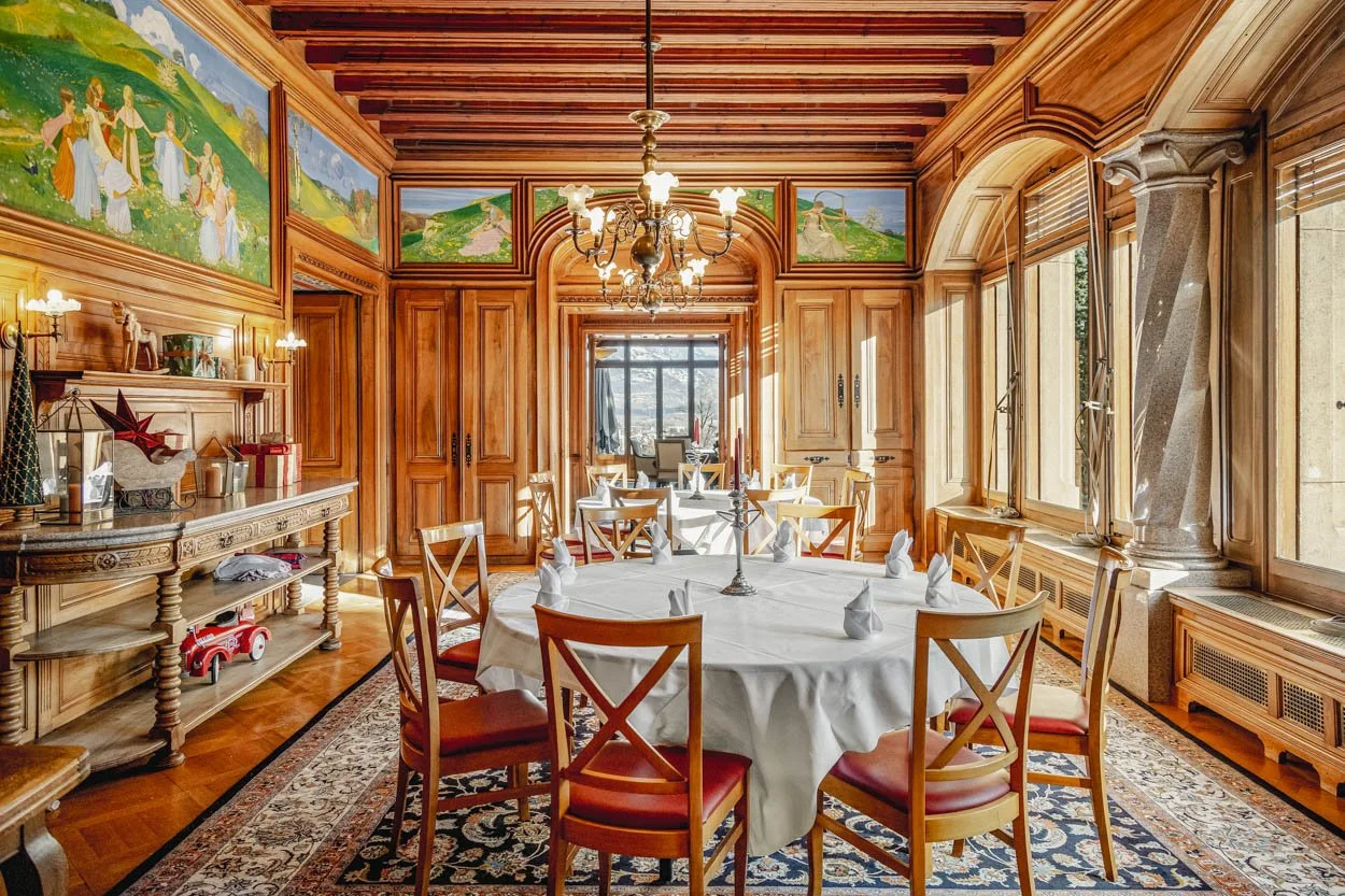 Une salle de banquet à l'intérieure du Chateau Mercier de Sierre - Valais