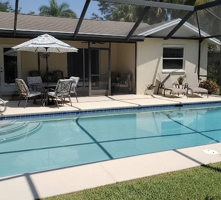 Saltwater vs. Chlorine Pools: Weekly Cleaning Needs for Spring Hill and Brooksville Homeowners