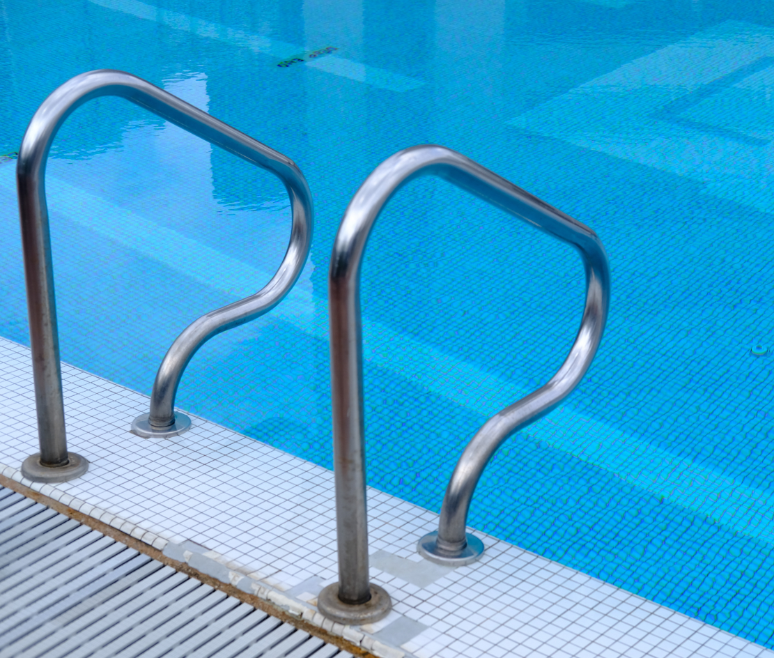 Why Pools Turn Green Faster During Florida Summers