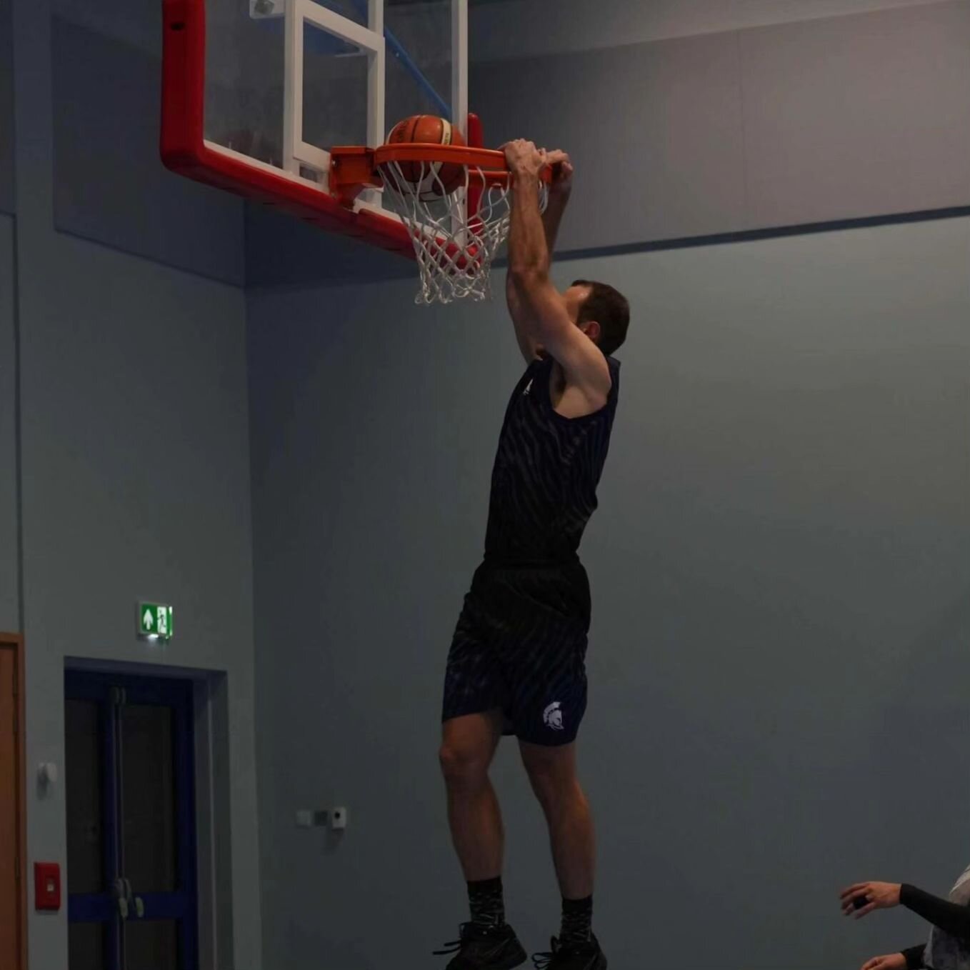 Air Michel cleared for takeoff 🛫 

Captured by @cillianchapon at last night's game where Titans defeated Team X to progress into the Playoff finals vs Squirrels 🏀 🏆 

#basketball #jersey #jerseyci #sport #dunk #playoffs #playoffbound