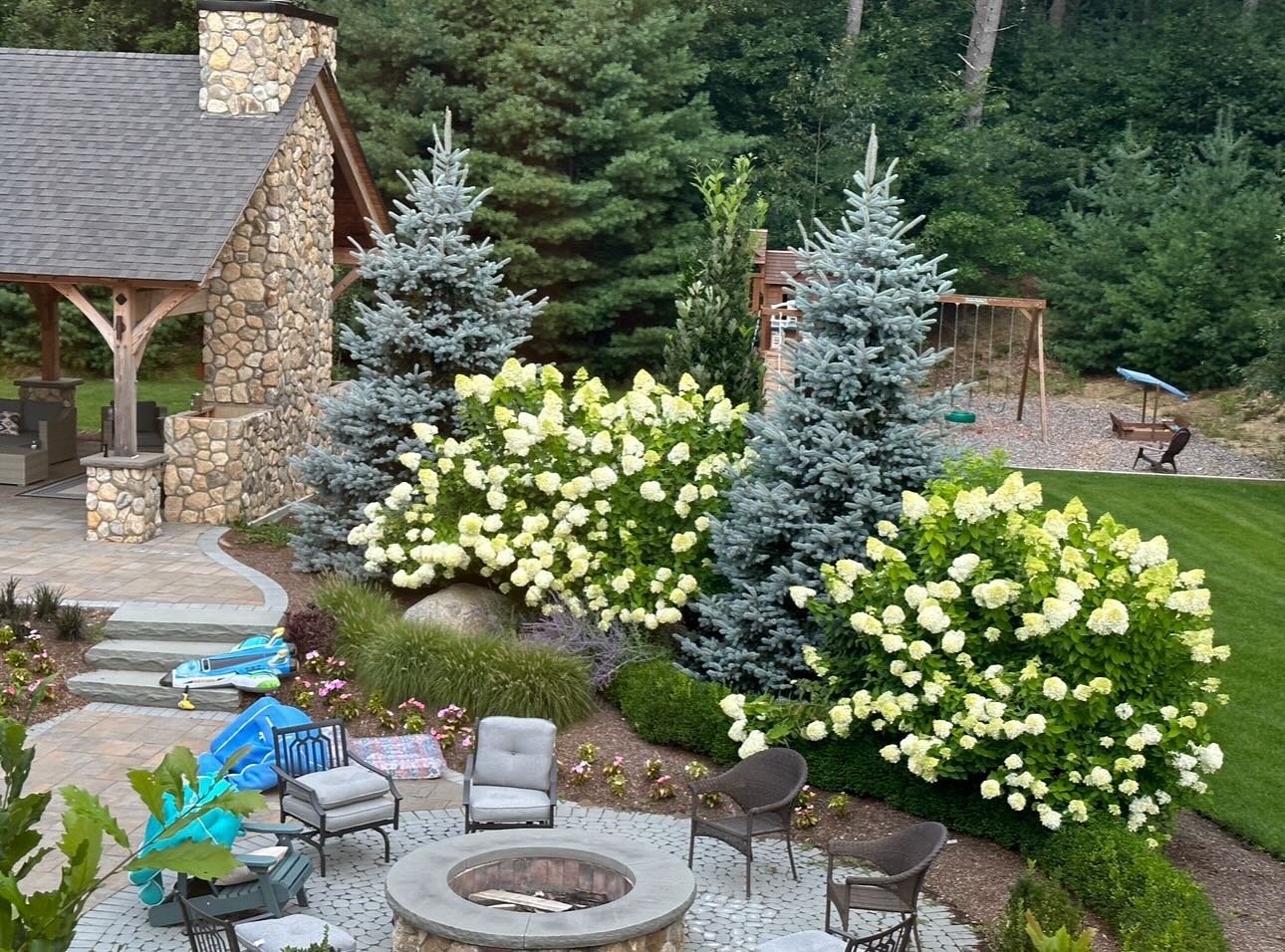 🌿🛠️ Spring is here and Egan Landscape Group is ready to transform your outdoor spaces! Our schedule is filling up fast, so don&rsquo;t miss out on our expert services in hardscape, masonry, landscape design, planting installs, and more. We also off