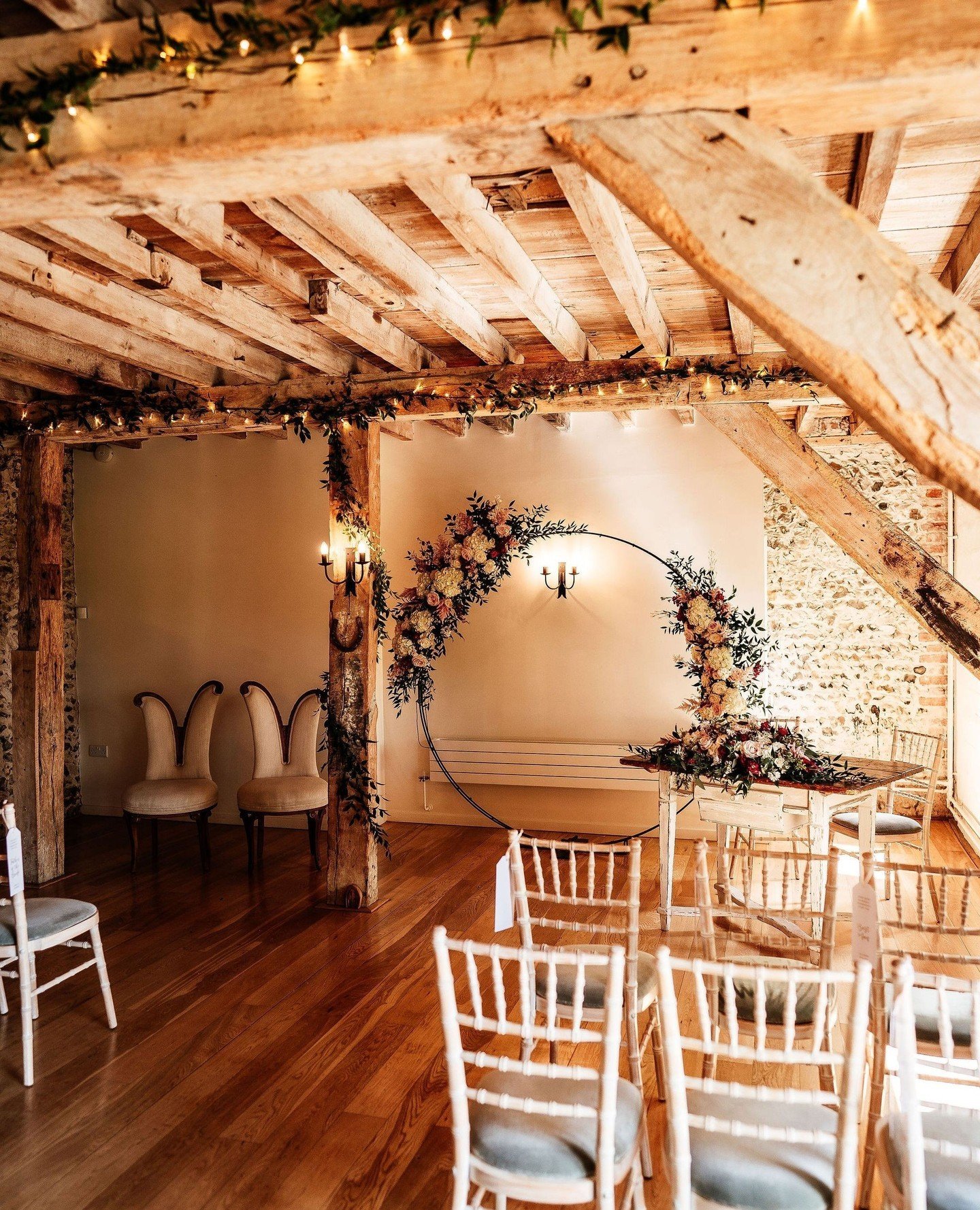 5 top tips on how to style your Flint Barn ceremony:⁠
⁠
1️⃣ - Choose your theme/colour scheme⁠
⁠
2️⃣ - Reuse items from your ceremony⁠
⁠
3️⃣ - Think about how it will look on the camera⁠
⁠
4️⃣ - Lighting ⁠
⁠
5️⃣ - DON'T FORGET....have fun with your v