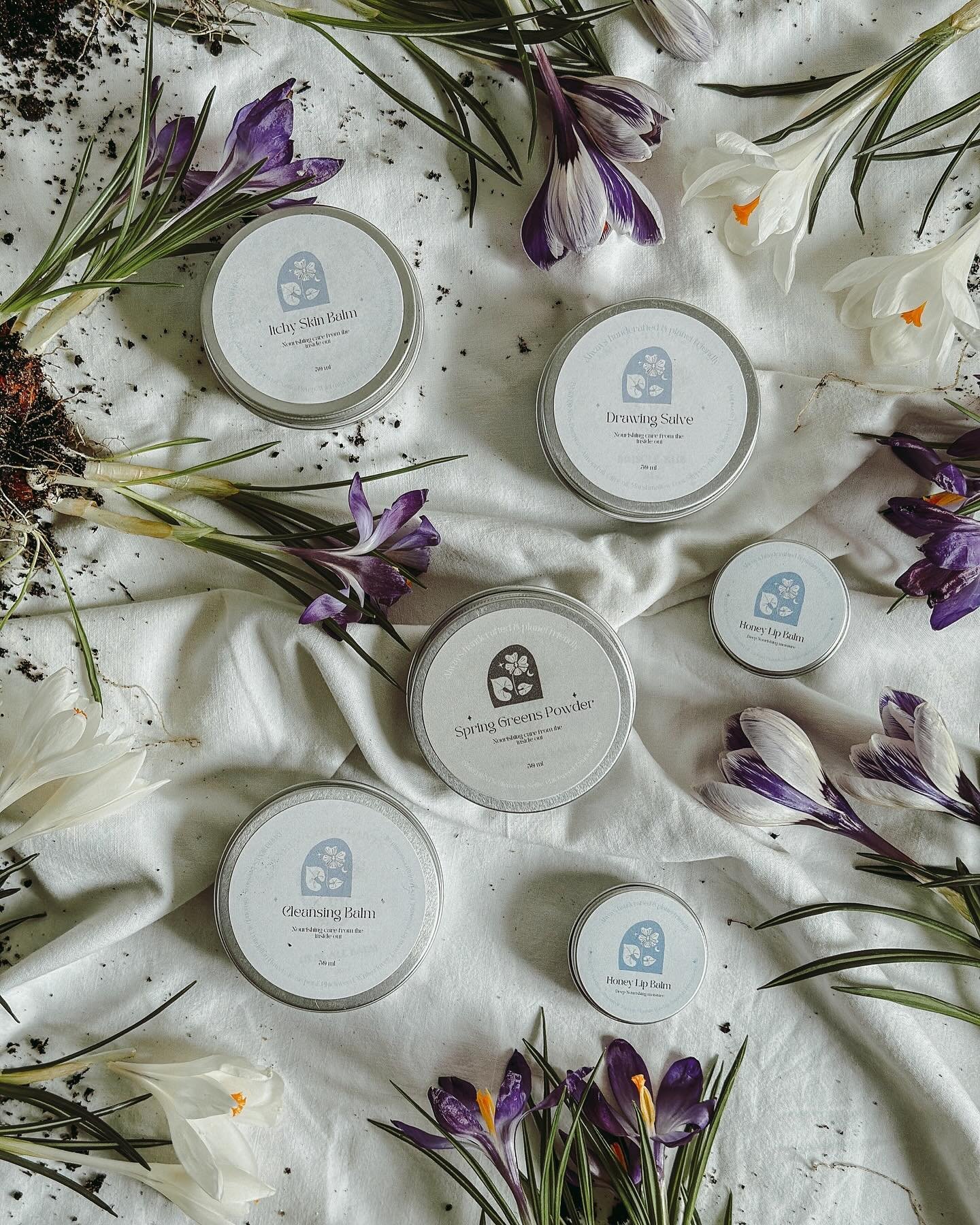 Spring balms ❀

Balms are definitely one of my favourite things to make (and use!), and will forever be a staple product&hellip;

The Spring balms include :

- an updated and improved honey lip balm
- drawing salve for getting rid of splinters, boils