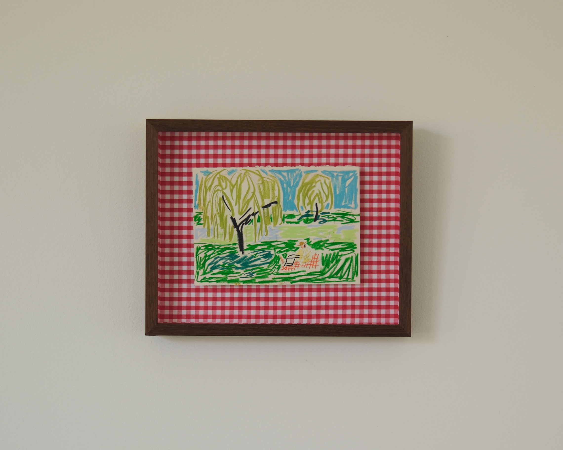 Vrouw aan het water
A5 - custom framed with vichy fabric
Crayons on Paper
€805
