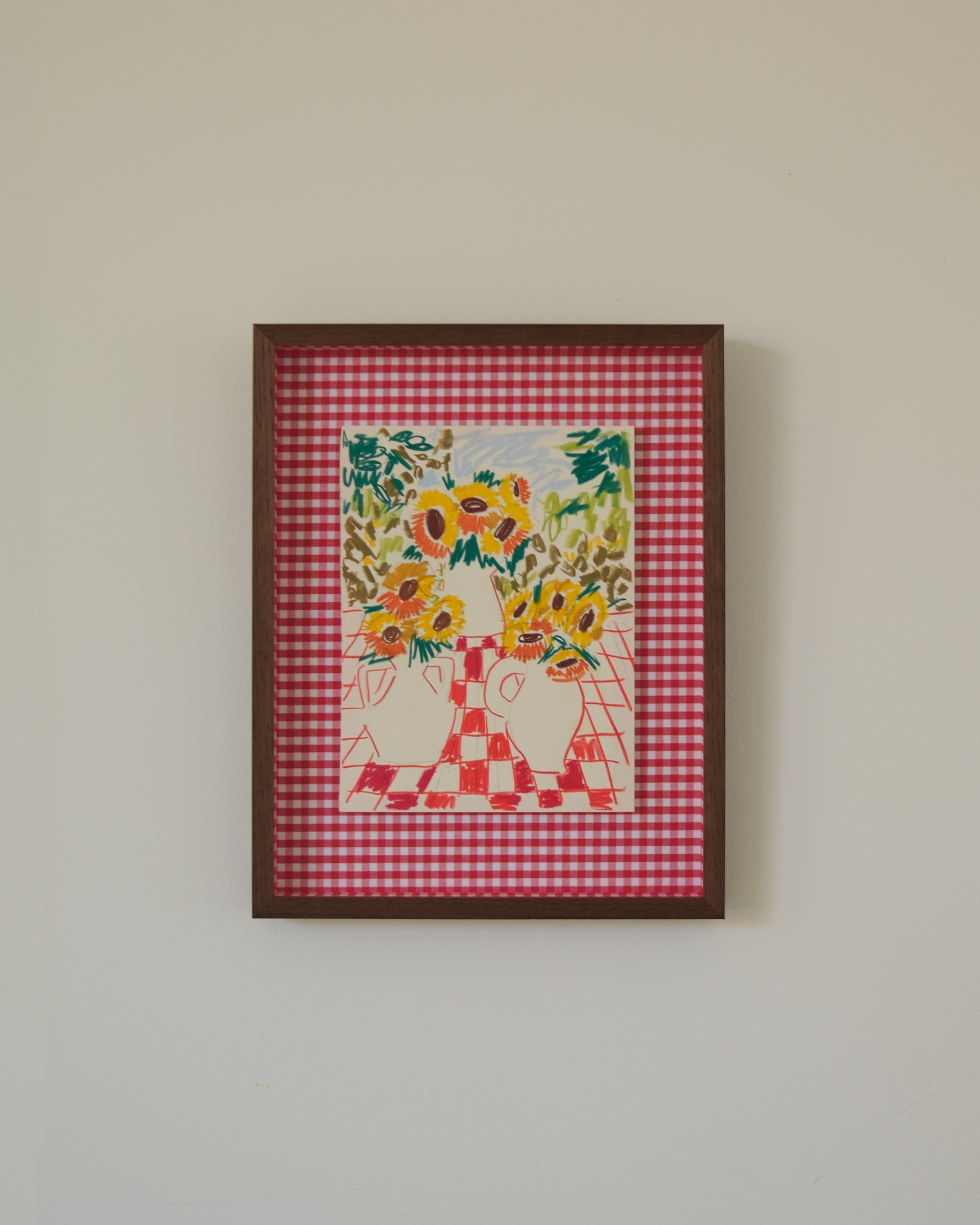 Stilleven van drie vazen
A4 - custom framed with vichy fabric
crayons on paper
€950