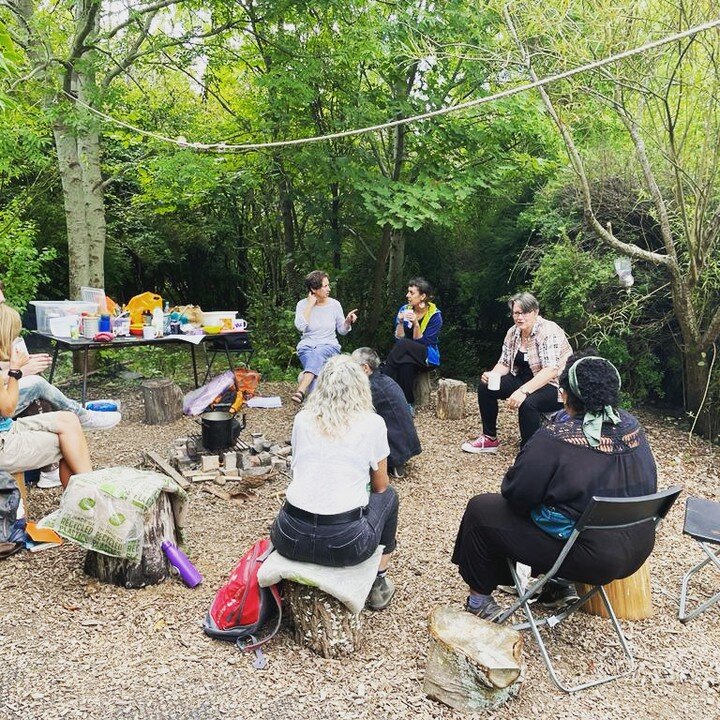 Had a great time running the Introduction to Ecotherapy course with Liz Ingram. I think we got the right balance between experiential and intellectual learning - always a challenge!
#brightonecotherapy #ecotherapytraining #ecotherapy #experientiallea