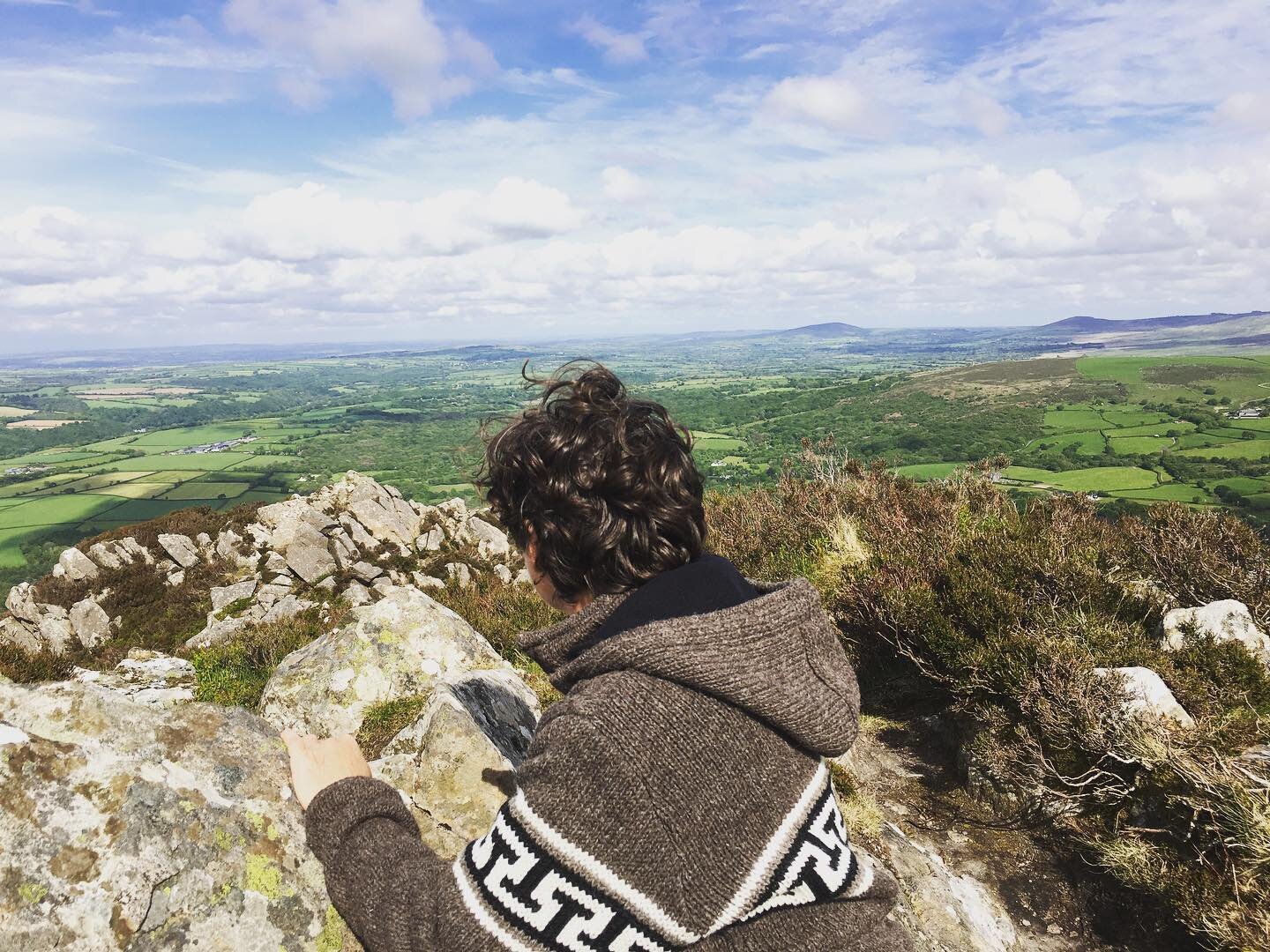 Finally made it to the top of Carn Ingli in west Wales. A great way to get some perspective on things 🌏. #newperspectives #wildtherapy #natureconnection #hillwalking #mindfulwalking #mindfulnesss #wellbeinginnature