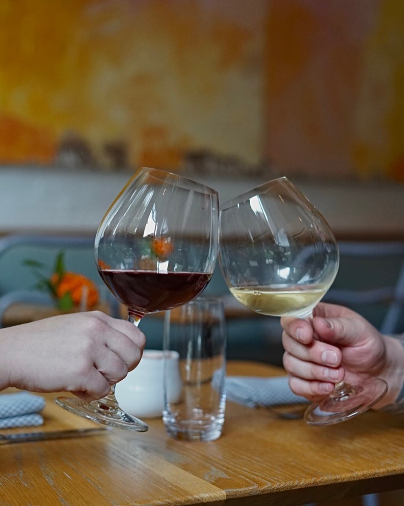 wine glasses clinking