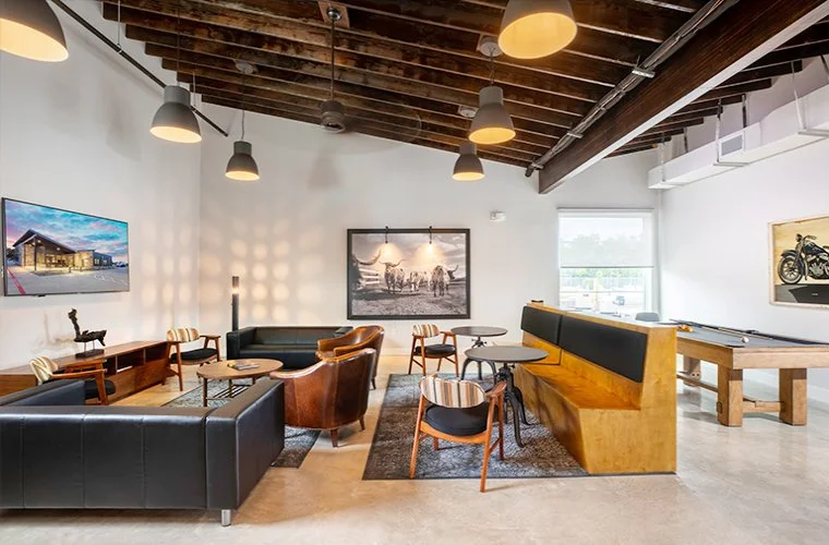 Clubhouse & Lounge