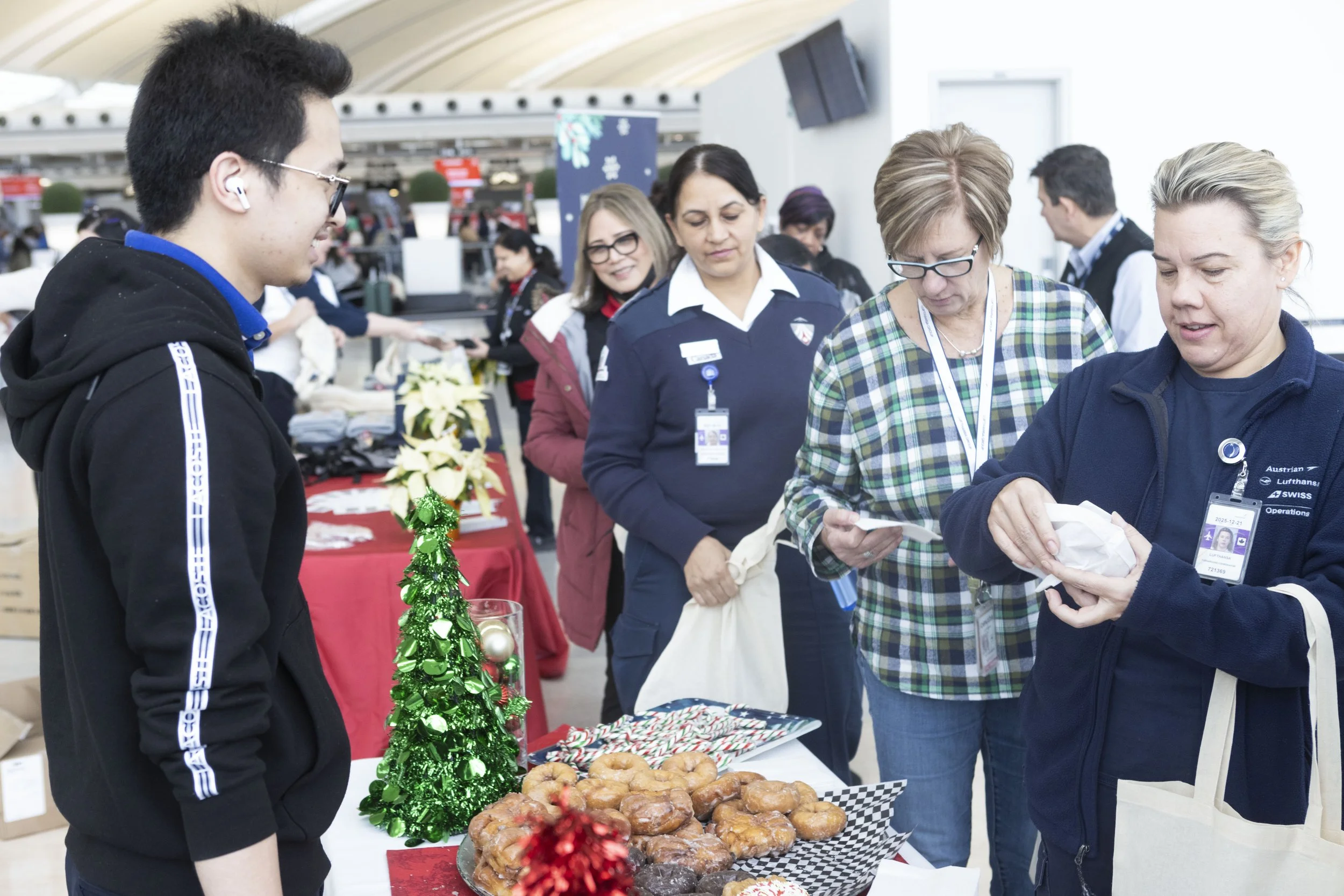 Employee_Holiday_12_14_23_088.jpg