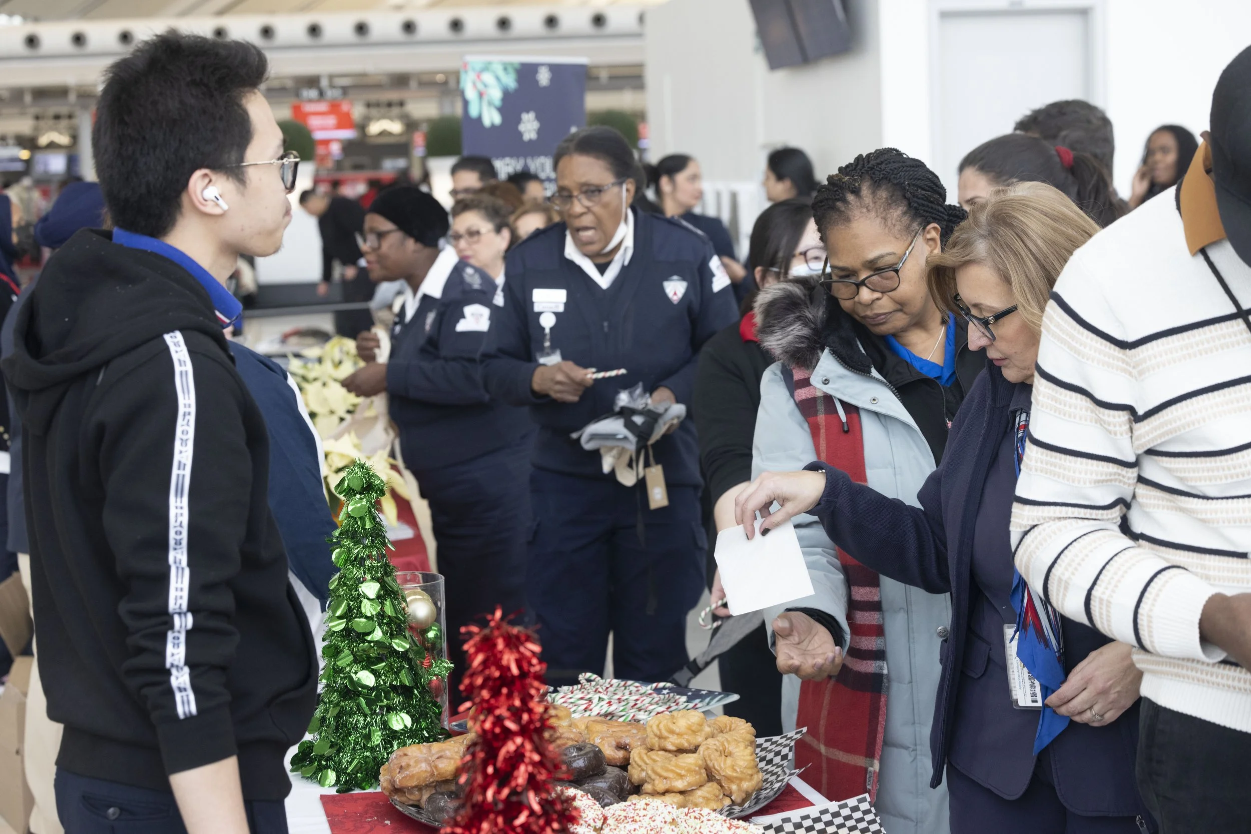 Employee_Holiday_12_14_23_071.jpg