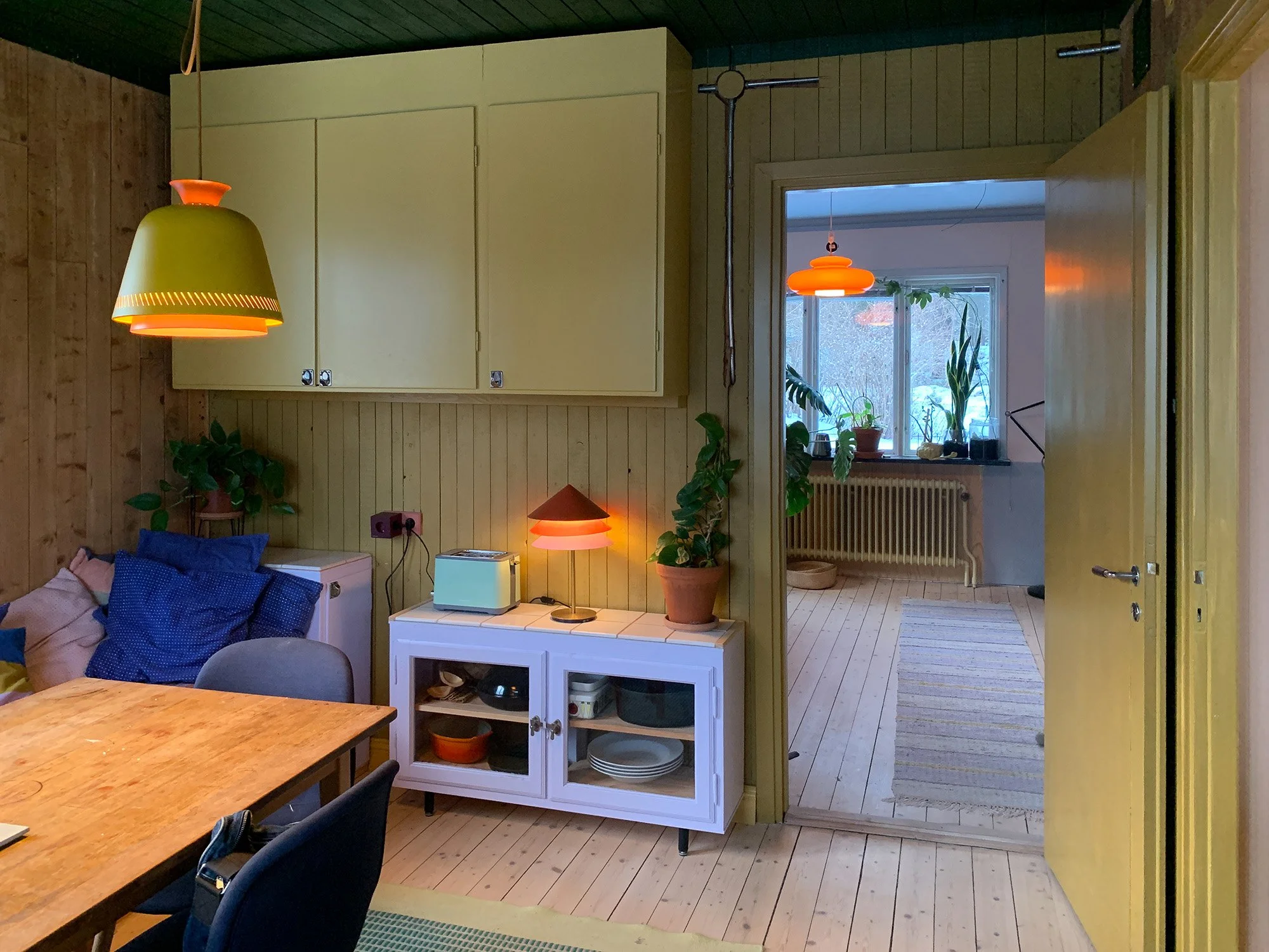 Gamla f&ouml;nster, udda l&aring;dor, k&ouml;kets gamla kakel &ndash; allt m&ouml;jligt kan f&aring; nytt liv och bli ny inredning med lite fantasi Det &auml;r inte bara klimatsmart, utan ocks&aring; ett s&auml;tt att l&aring;ta husets historia leva 