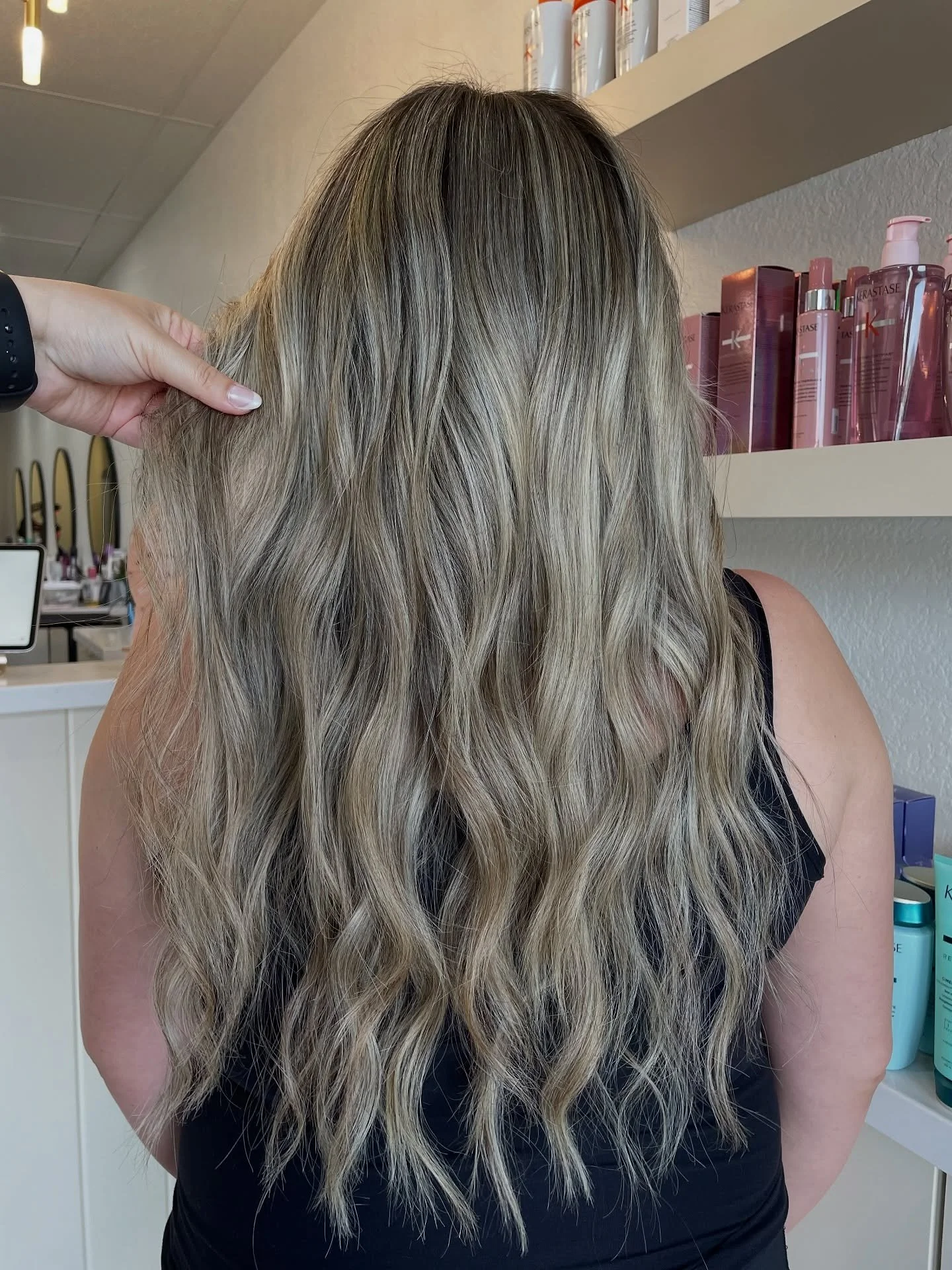 Hair by @hairbymissyj never disappoints 🤤 

#sandiegosalon
#sandiegohair
#sandiegostylist
#sandiegohairsalon
#sandiegocolorist
#sandiegoblondes
#sandiegohaircuts
#sandiegohaircolor
#sandiegohairartist
#sandiegohairextensions
#sandiegobalayage
#sandi