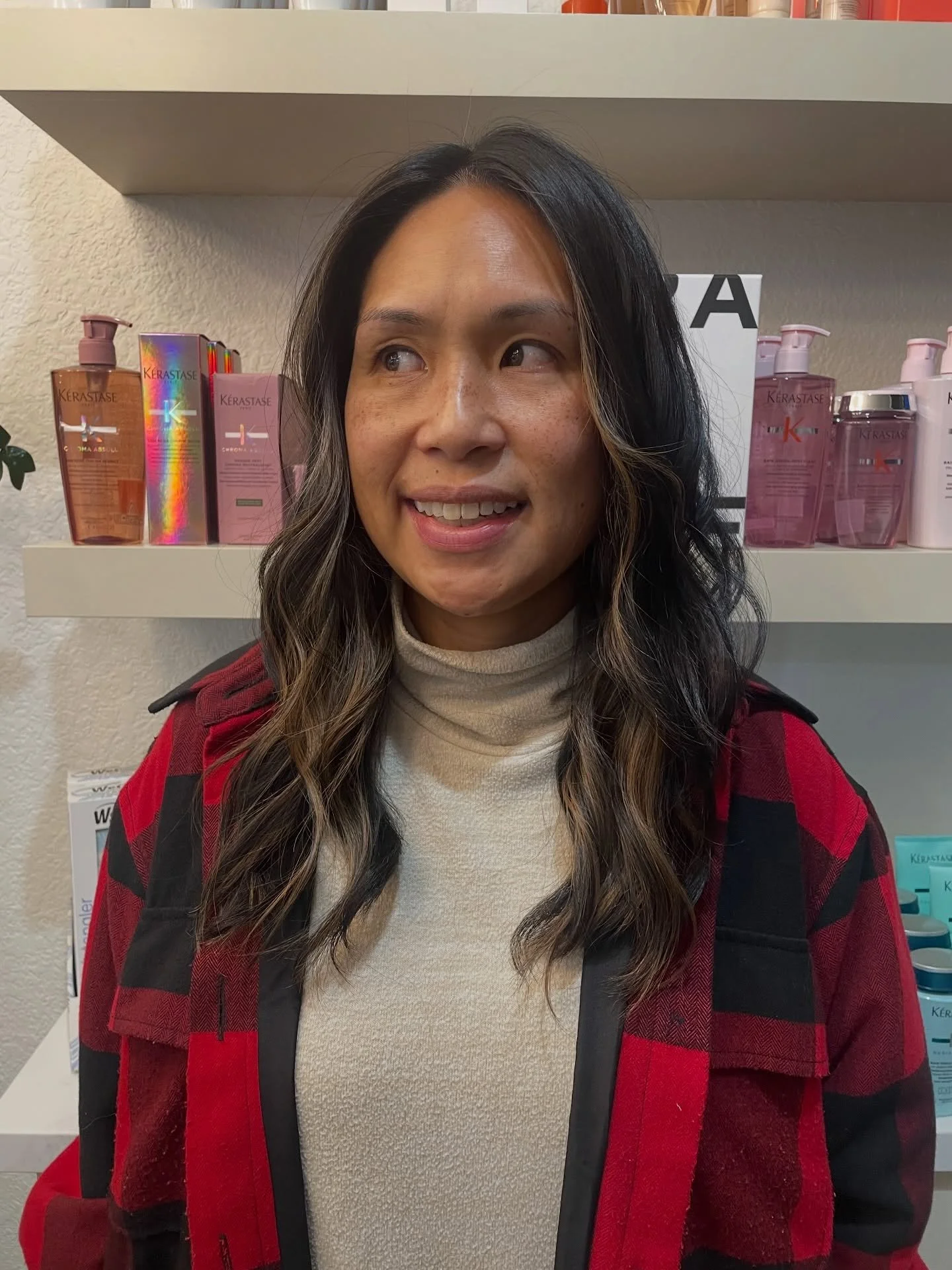 Fall hair but make it luxe. Loving this mix of warm depth and soft highlights for an effortless seasonal refresh! 🍂
Hair by @misv_hair 😍

#LaMesaSalon #LaMesaHair #LuxurySalon #LuxuryHairCare #lorealprofessionalsa