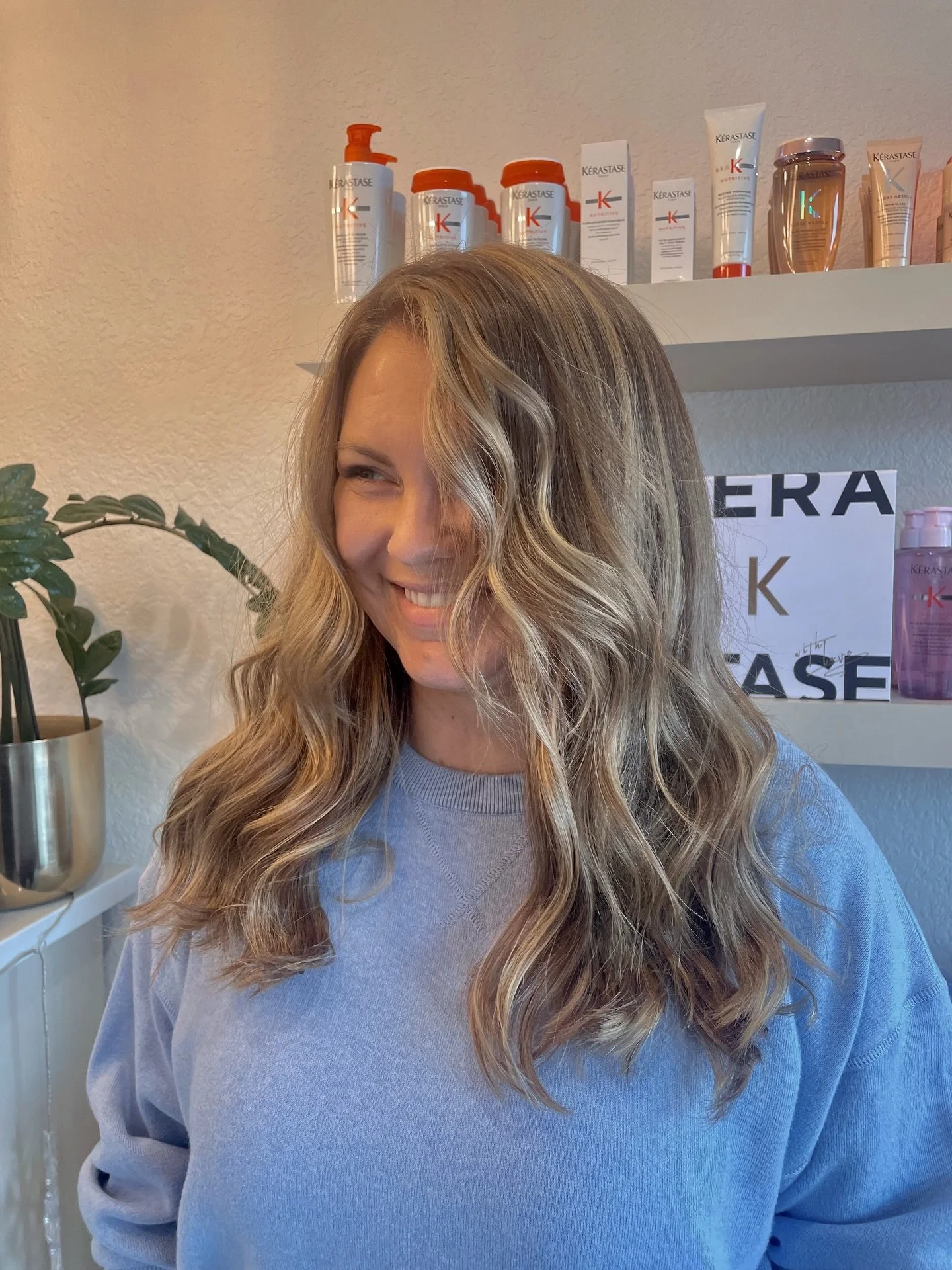 A good balayage never gets old 🤤😏
⚡️ Hair by MV! @_misv 

#lamesahairstylist #sandiegoblondespecialist #sdhairsalon