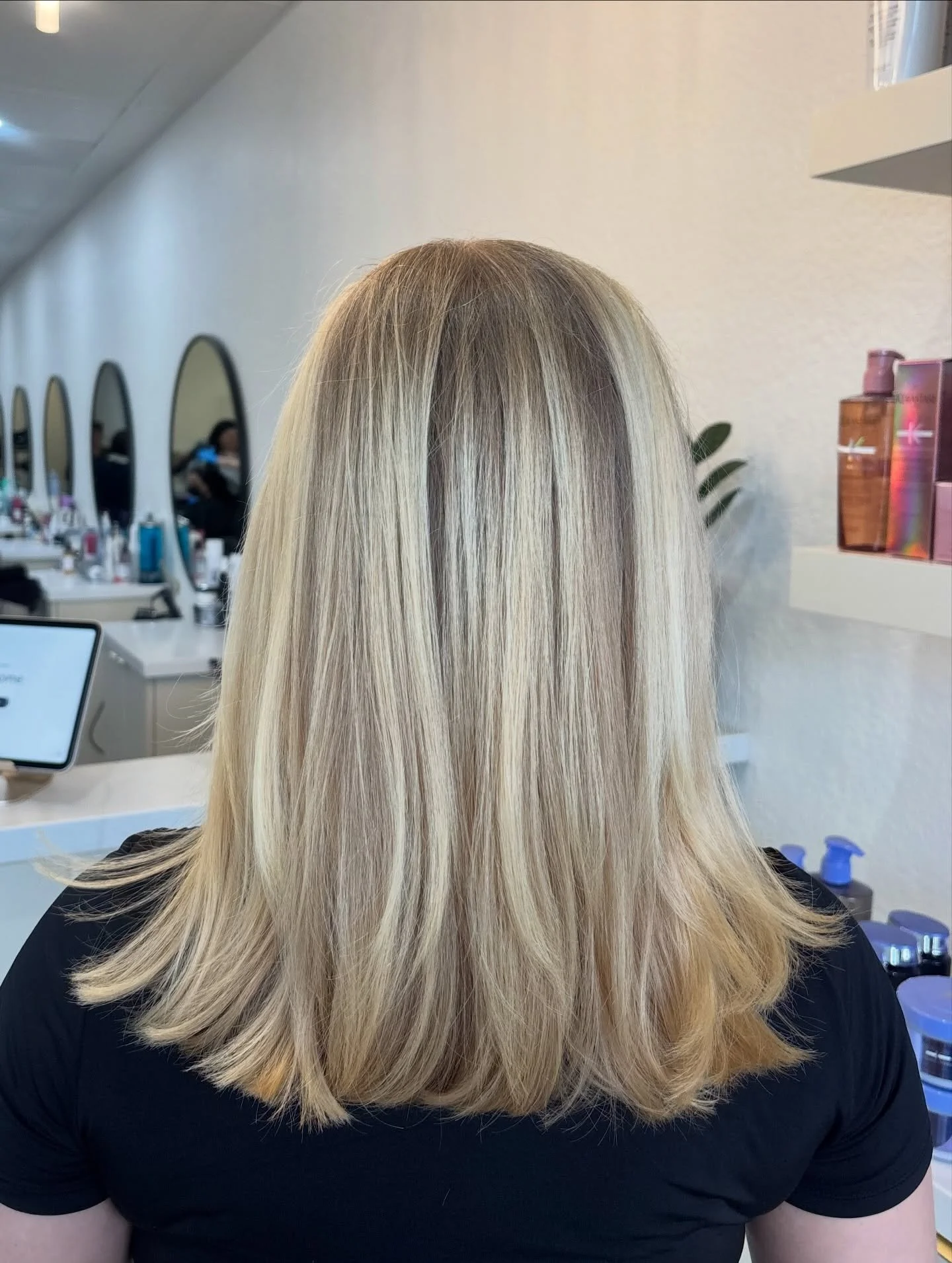Pretty cut on this natural blondie 🥰✨
Hair by @hair_by.kyra! 

#sdhaircut #sandiegocuts #lamesahairstylist #lamesahairsalon