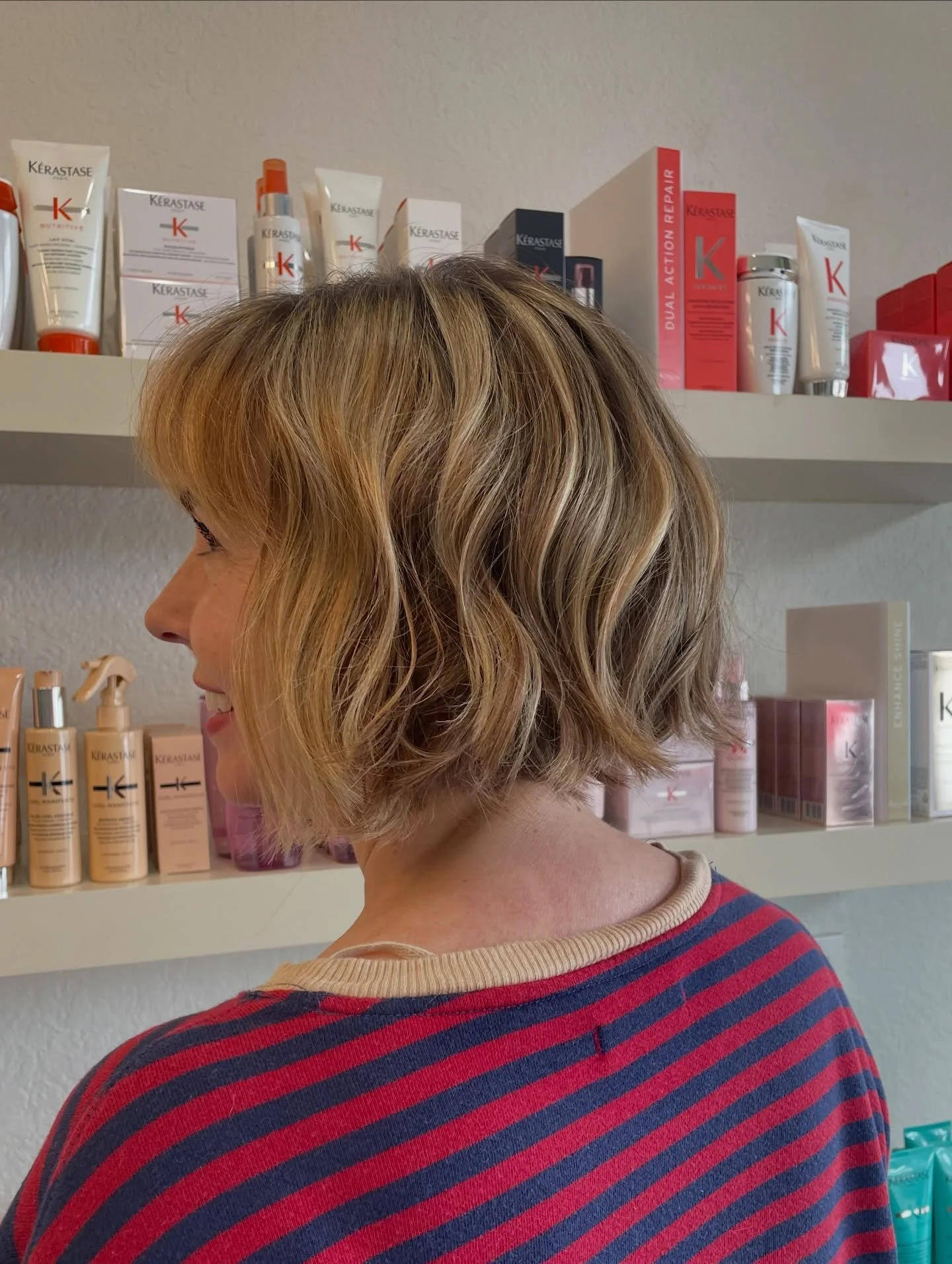 Textured bob 🤩
Hair by @misv_hair 💫

#sdhairstylist #lamesahairstylist #kerastasesandiego #sdhaircut #adornsalon