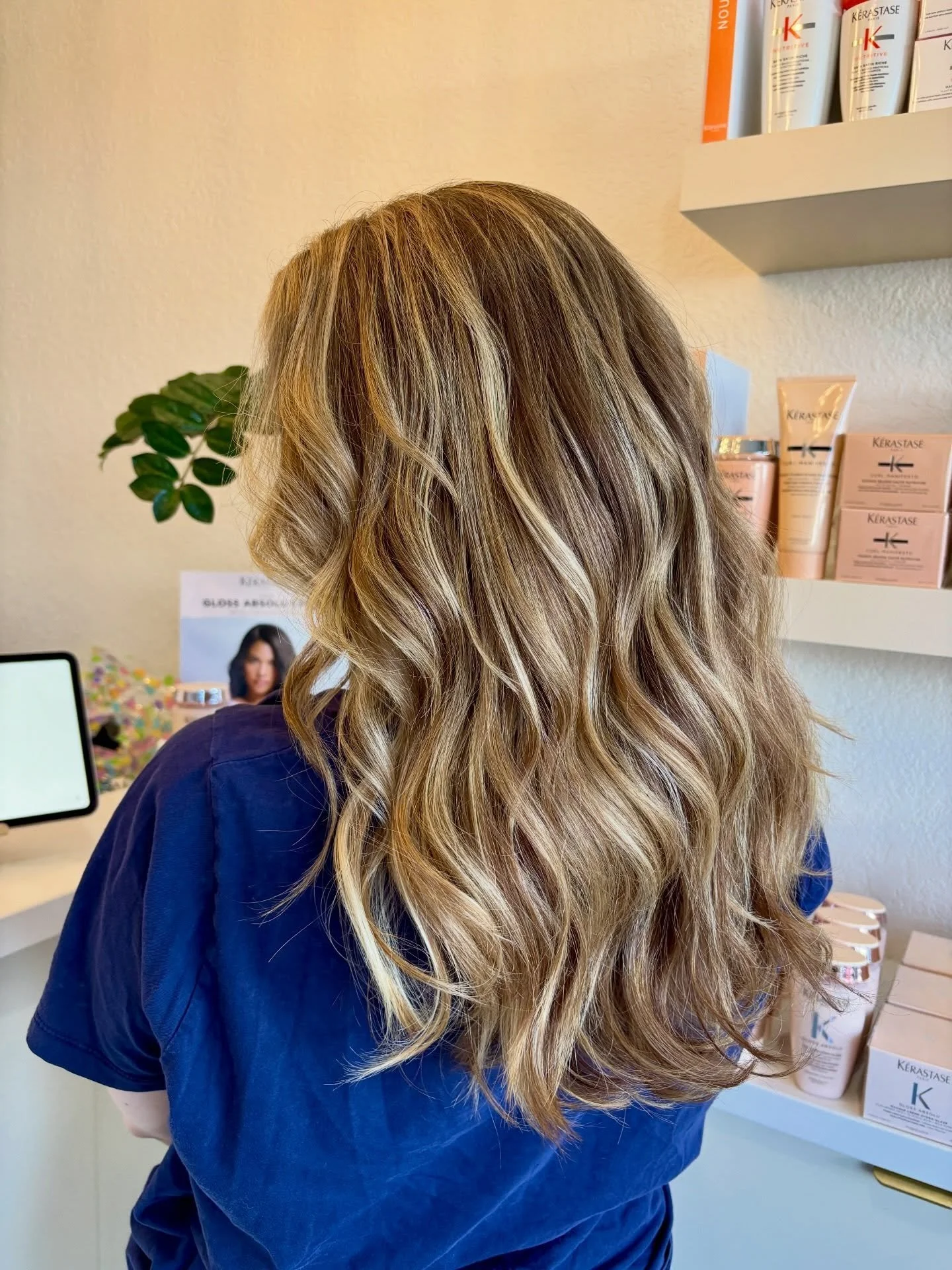 Lived in luxury ☁️✨
French balayage for that effortless glow

Hair by @misv_hair 

#lamesahair #sdhairsalon #sandiegohairstylist #sdblonde