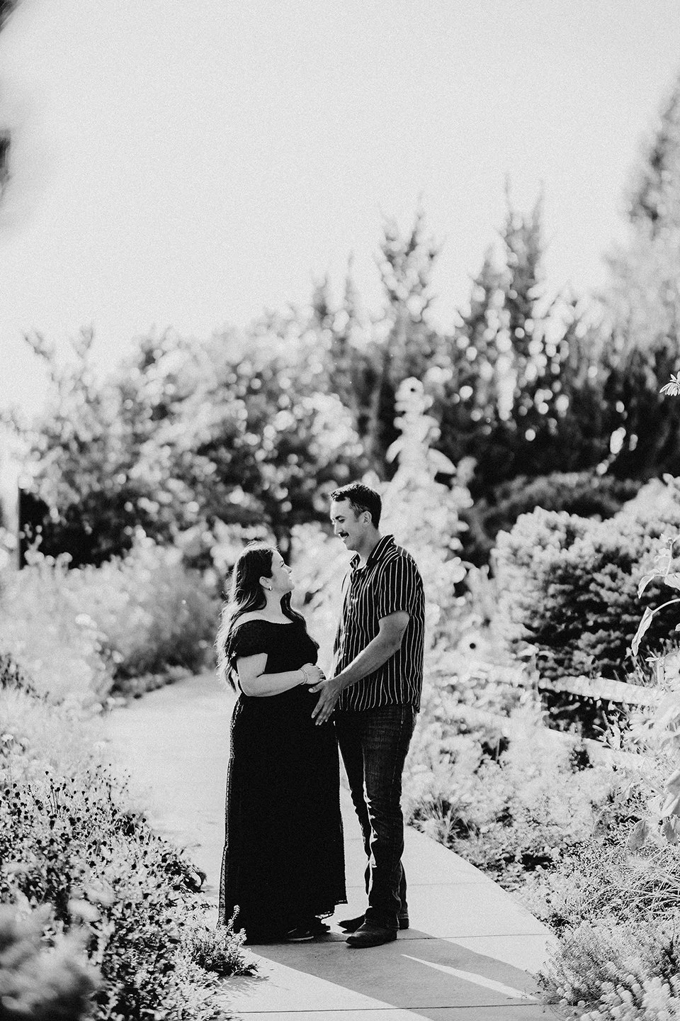 A timeless maternity portrait of an expecting couple in the Tri-Cities, captured with soft natural light and genuine connection — a beautiful moment celebrating love, anticipation, and the journey into parenthood.