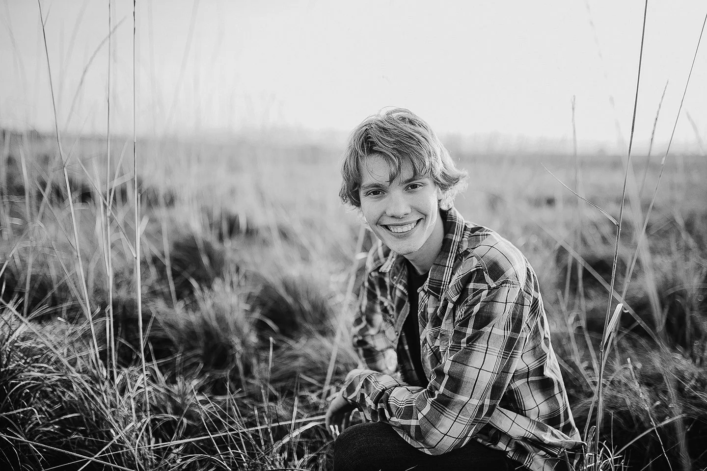 A warm golden-hour senior session in Benton City,WA with natural dry-land tones in black and white variation