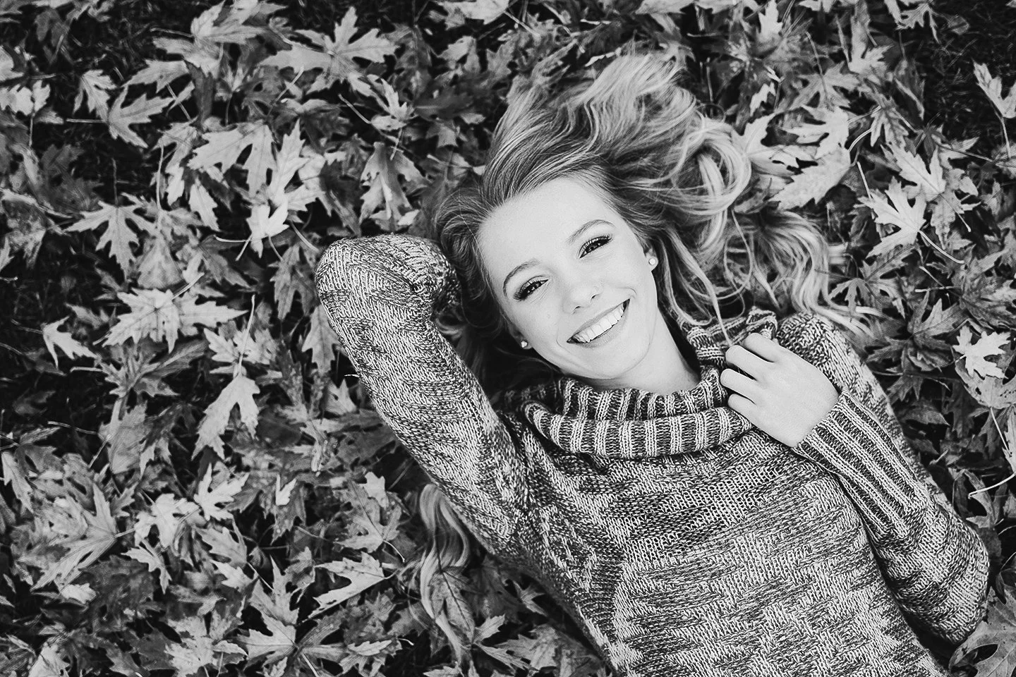 A soft, fall-inspired senior session with earthy tones at her family farm, black and white variation in Sunnyside, WA