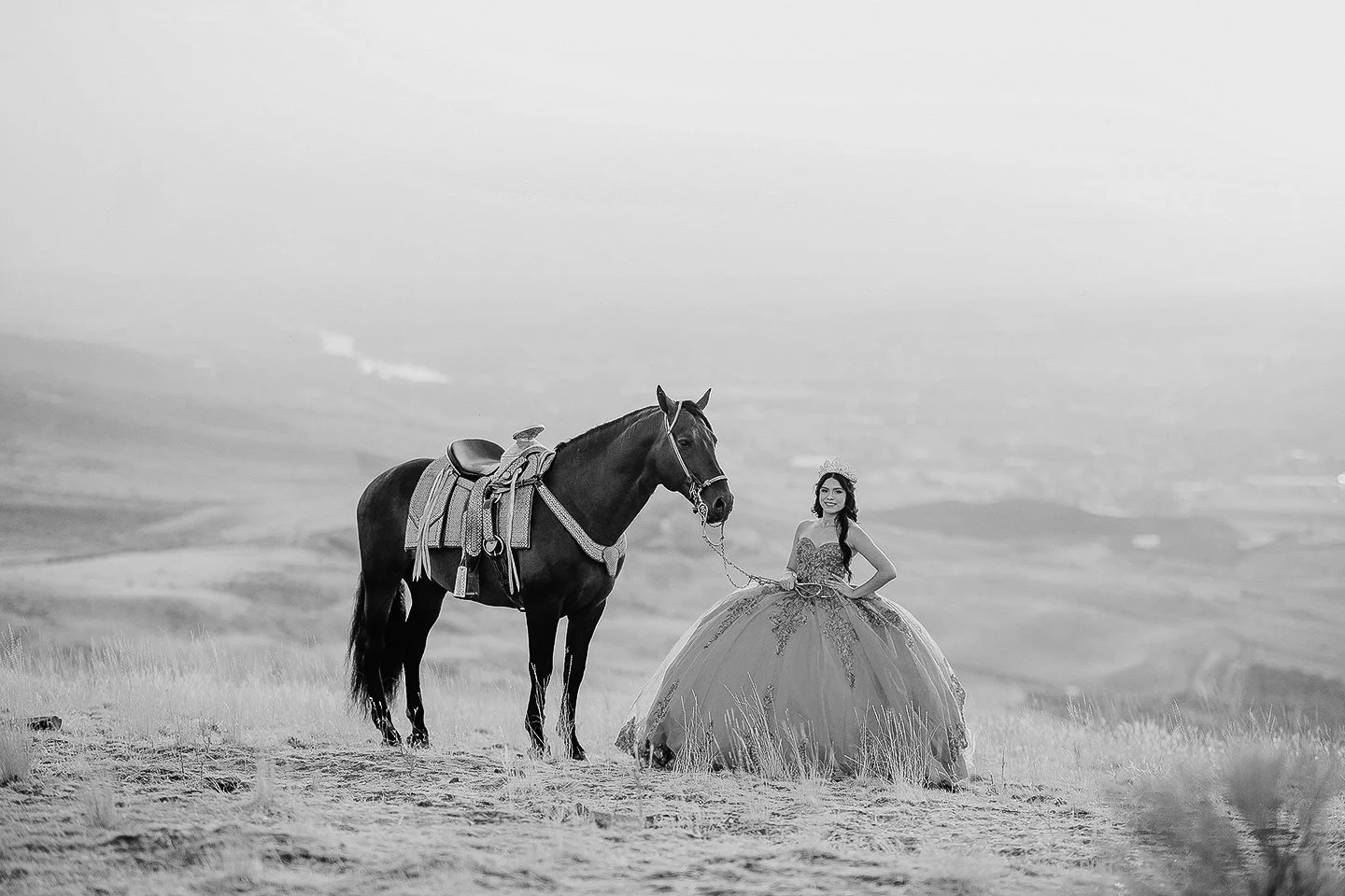 Quinceañera portrait at the Prosser viewpoint with her horse — golden-hour light captured in timeless black and white, creating a classic and elegant moment.