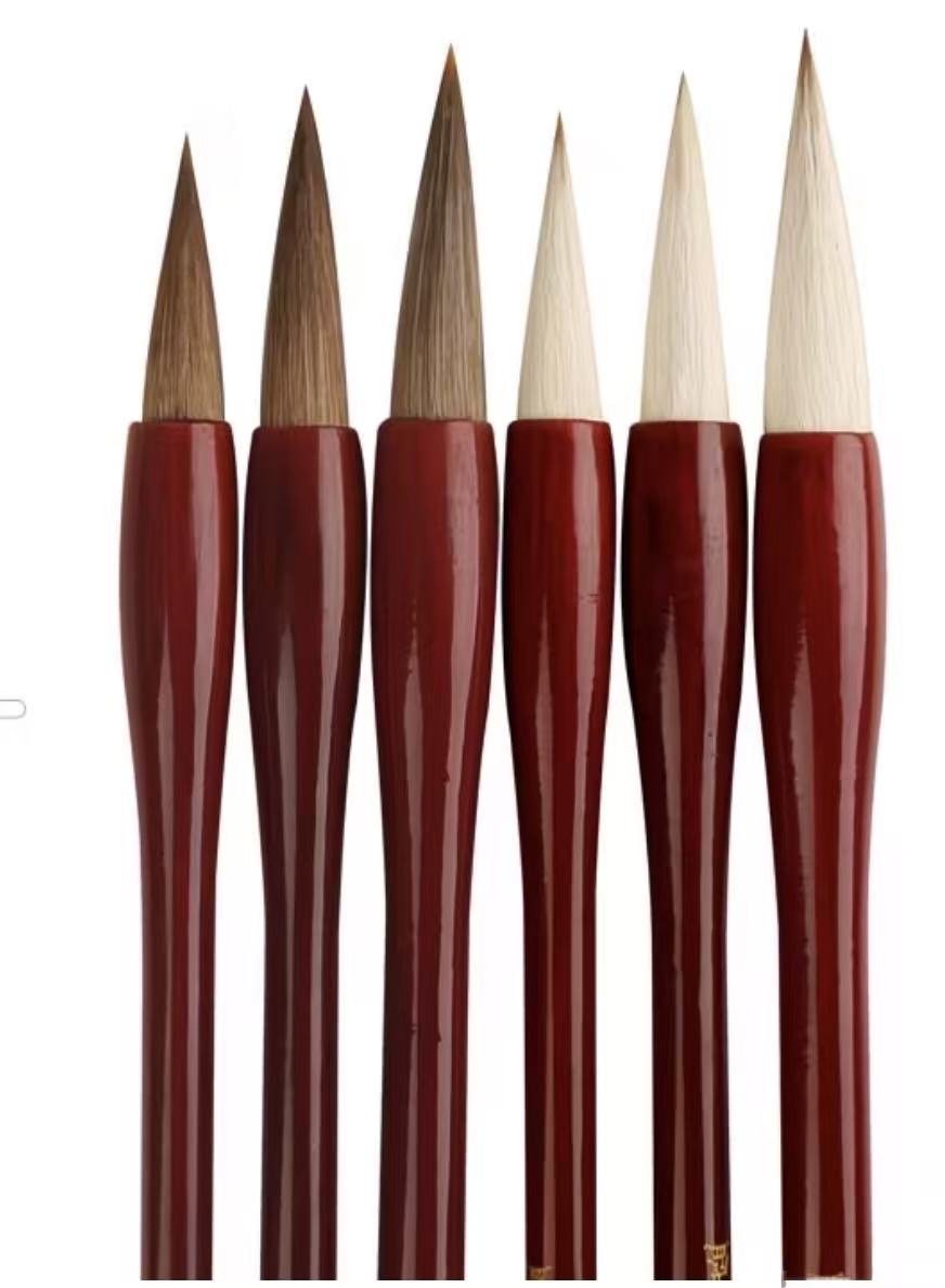 Grande variété de pinceaux pour les artistes de l’aquarelle