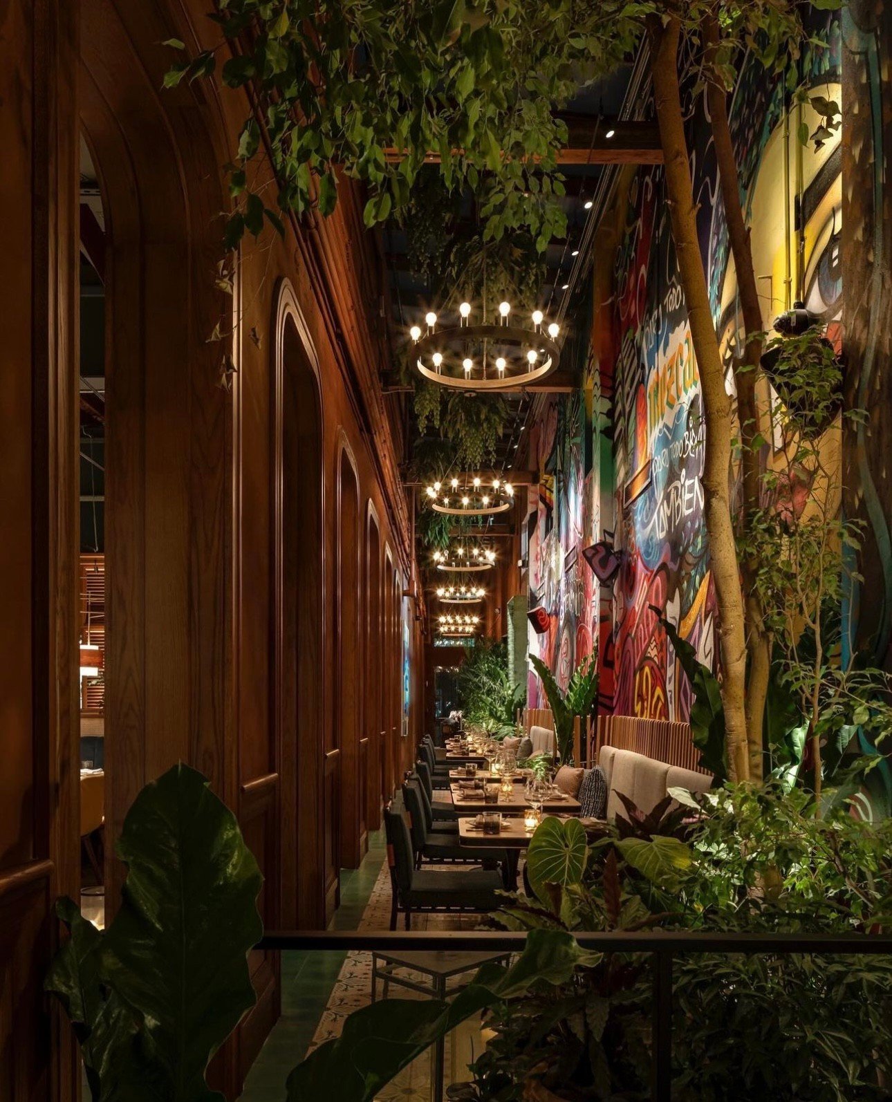 I would love to spend some time at CHICA Miami. The design draws inspiration from the cuisine and the traditional spaces found throughout Latin America. #biophilicdesign #visualcomplexity #fractalpatterns ⁠
⁠
@chicarestarants ⁠
@rockwellgroup⁠
📸 @st