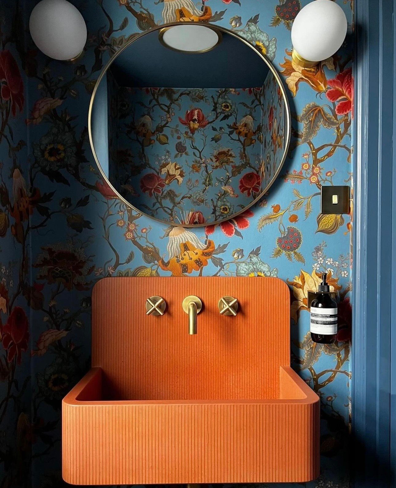 A study in orange...because I am feeling the need for a little bright and happy today. Amazing how an inspired design can change how we experience colors on a deeper, more emotional level. While a vibrant sink may not be everyone's first choice, it s