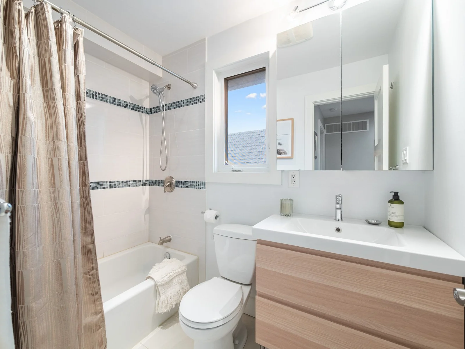 995 Greenwood Ave-38.jpg