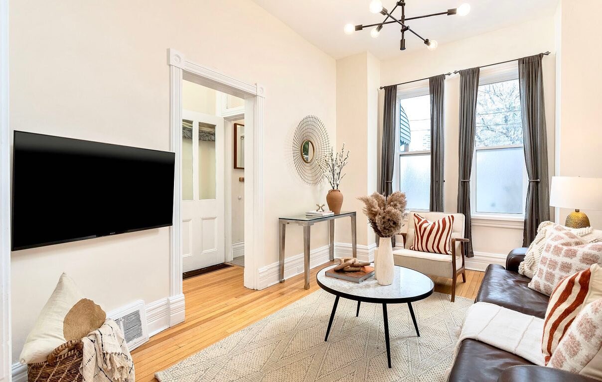 ✨Newly Listed on Munro✨

For our seller&rsquo;s it is now time to go. But we know you&rsquo;ll full in love with 155 Munro. 

The Need to Know : 

👌🏽 Beautiful Victorian Freehold Townhome
🙌🏽 3 Sizeable Bedroom 
🤜🏽 Amazing Neighbourhood 
👏🏽 Re