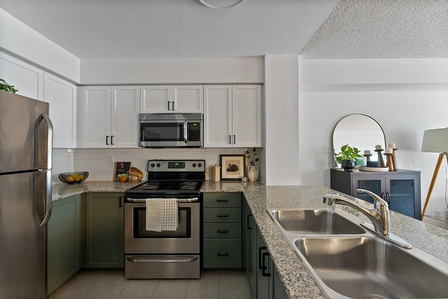 She gone! Congrats to my seller client for the sale of his first condo purchase. Congrats to a lucky buyer on their new home.