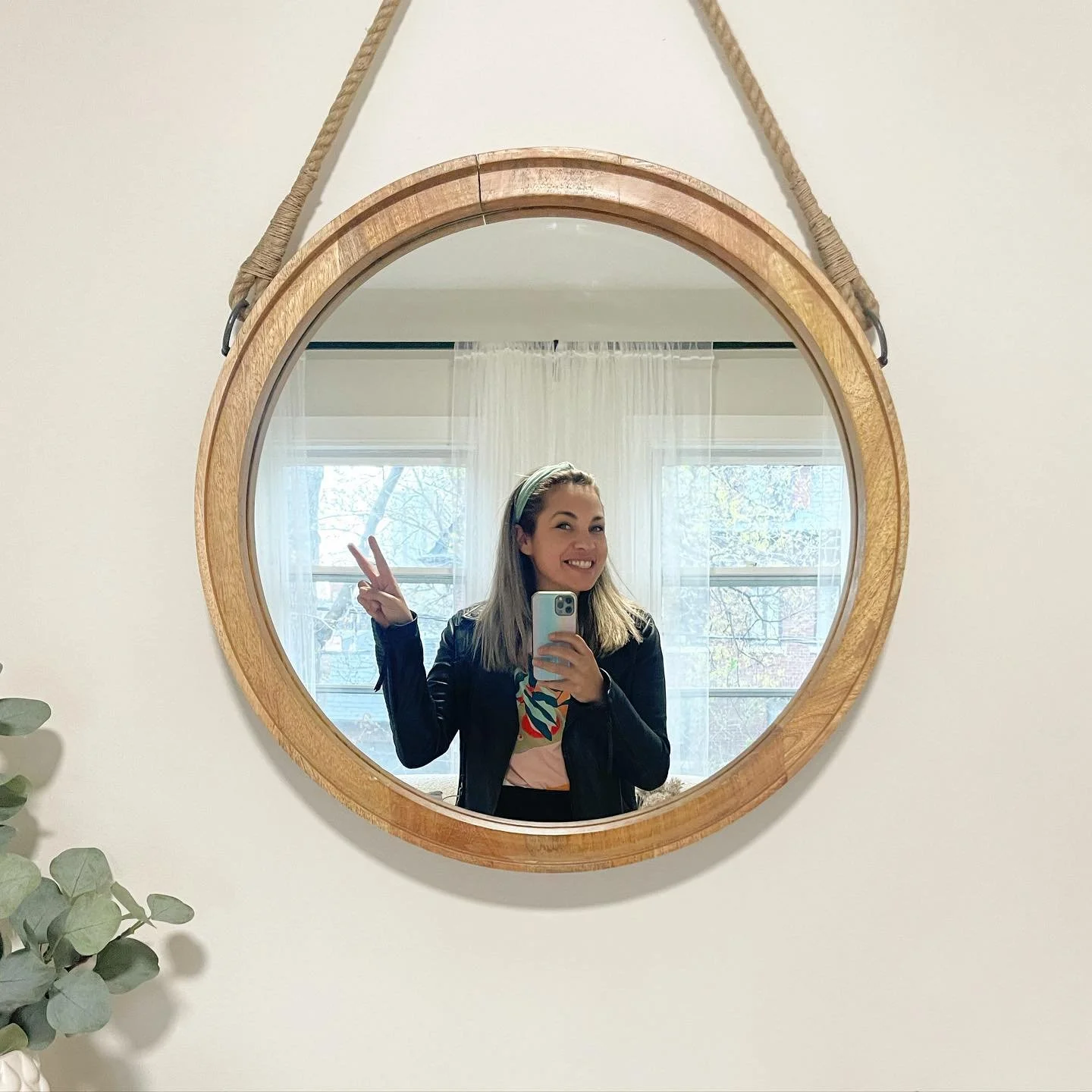 Happy Friday from some stranger&rsquo;s home to yours. 🫶🏽