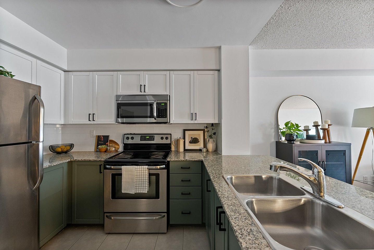 She gone! Congrats to my seller client for the sale of his first condo purchase. Congrats to a lucky buyer on their new home.