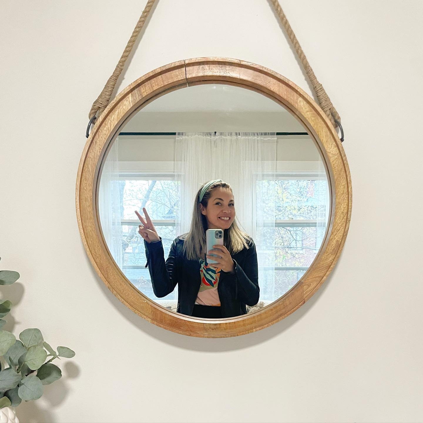 Happy Friday from some stranger&rsquo;s home to yours. 🫶🏽