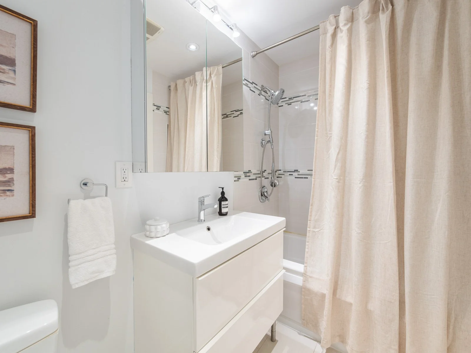 995 Greenwood Ave-45.jpg