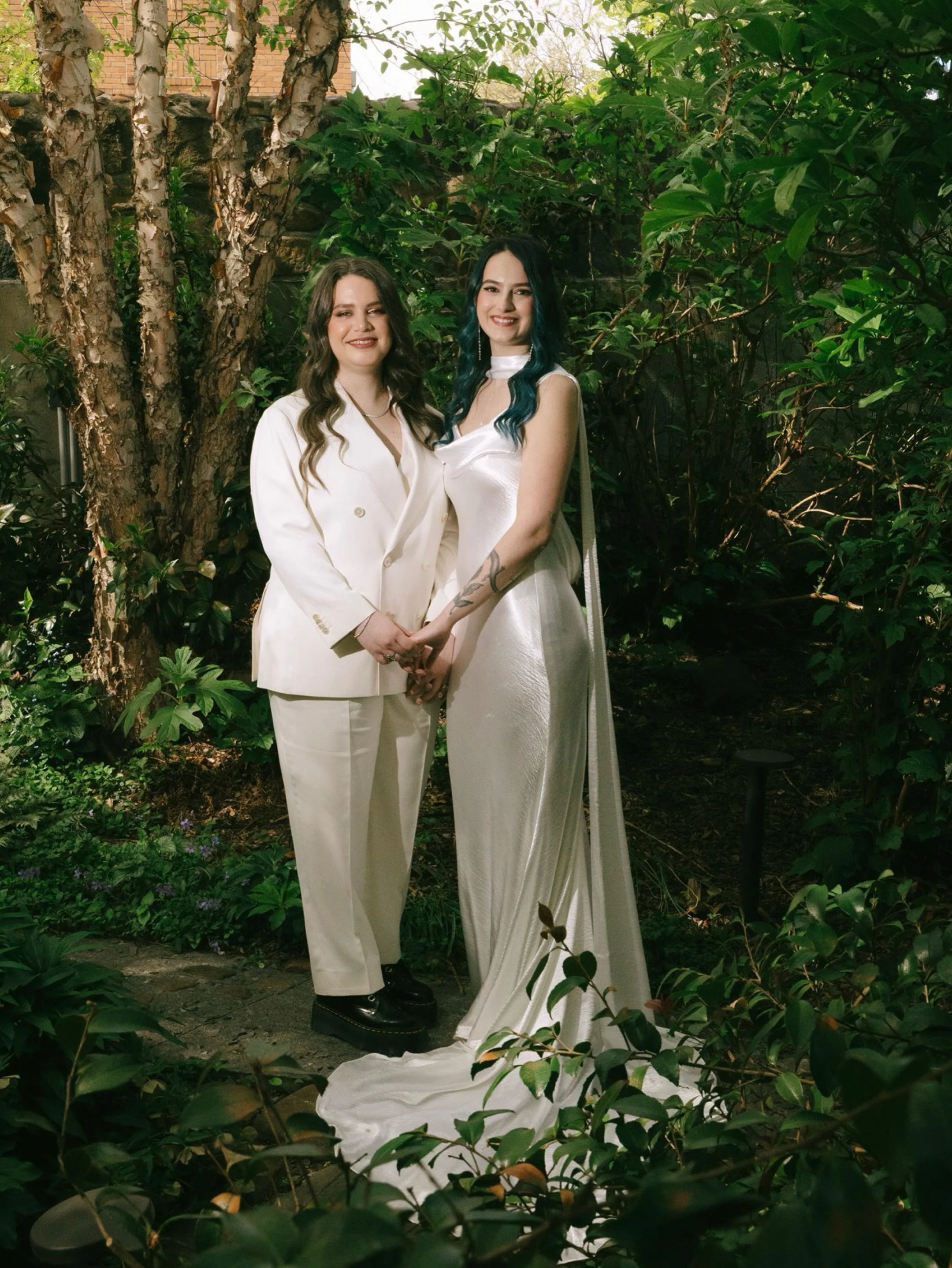L&amp;B and a garden dream in Brooklyn 

Venue: @carrollhallgarden 
Hair + Makeup: @makesoul_nyc 
Florals: @fernbotanica 
Catering: @jilliciousfoods 
Cake: @ladybirdbakery 
Rentals: @broadwaypartyrentals 
DJ: @ntweddingdjs 
Dress: @lovelybride 
Suit: