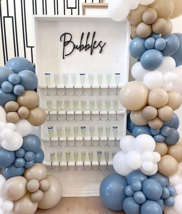 Champagne Wall
(Holds 36 Glasses)