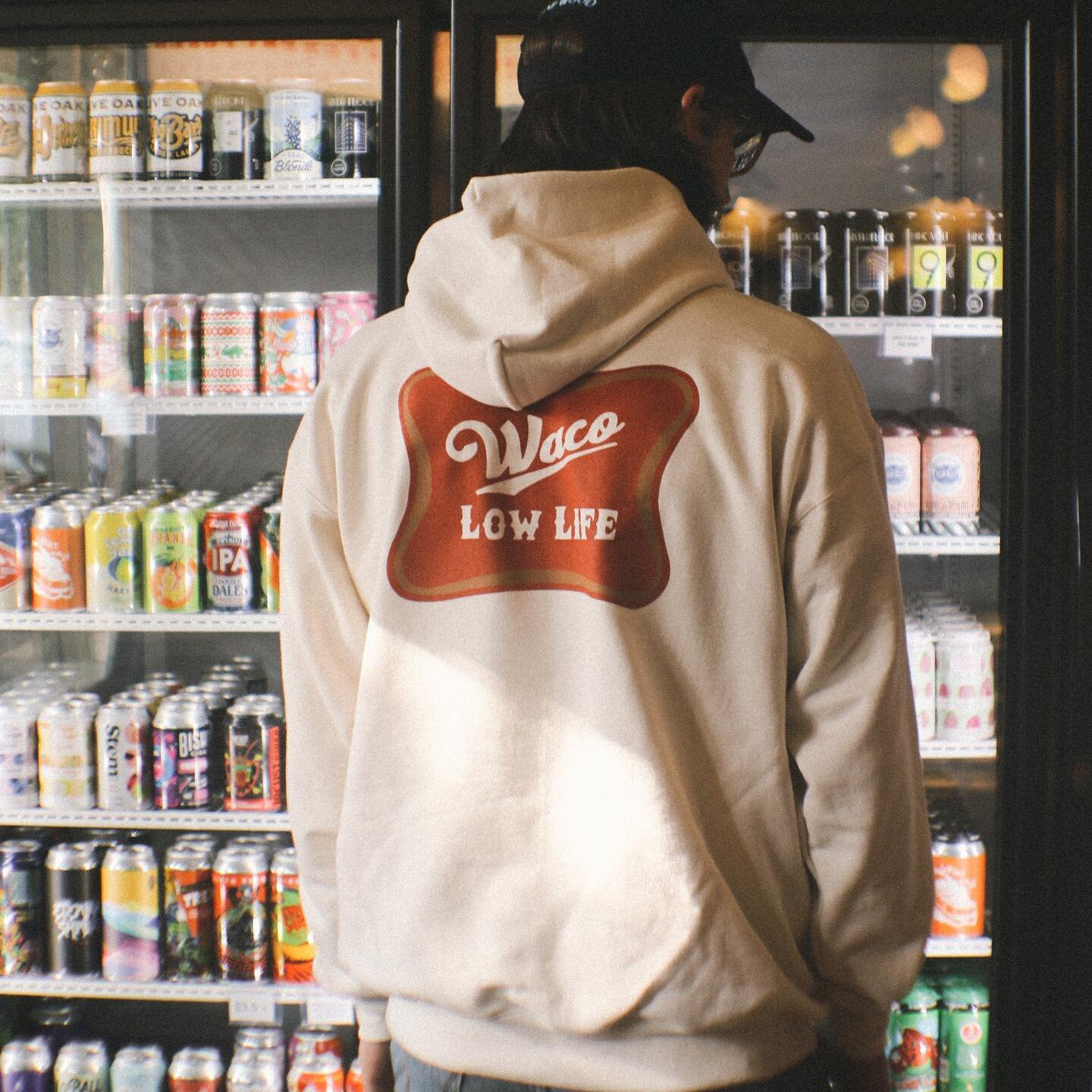 Your fav Waco Low Life print in a hoodie. With a vintage fit, kangaroo pouch, &amp; hoodie w/ drawstrings, this riff on our favorite beer will keep you cozy on a cold day.
In the shop &amp; online now 🍻