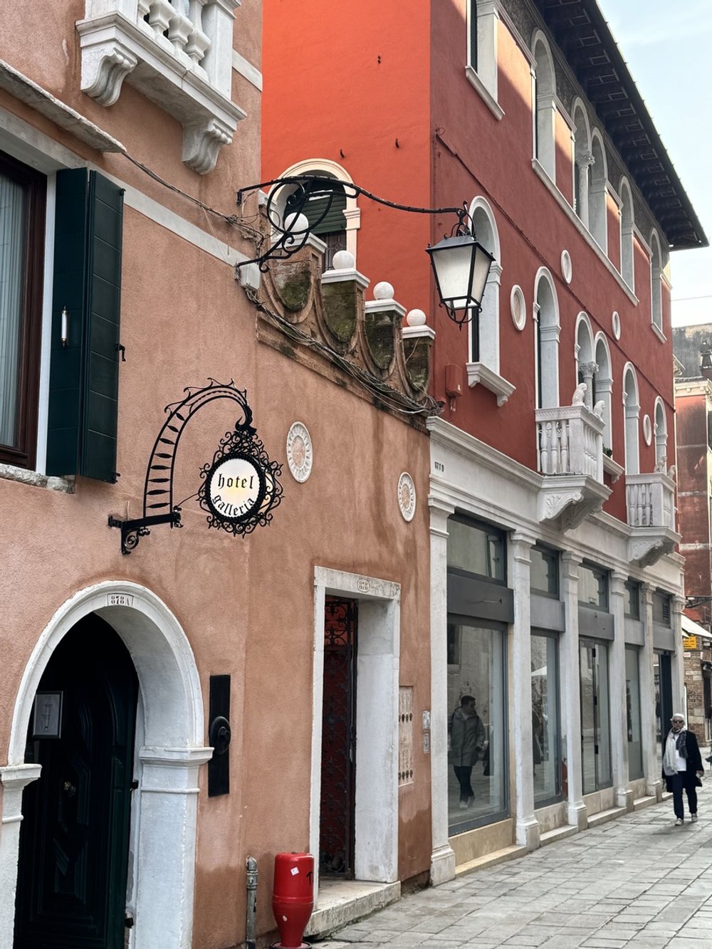 "Dwall: Revolutionäre Luftentfeuchtung für feuchte Wände in Venedig"