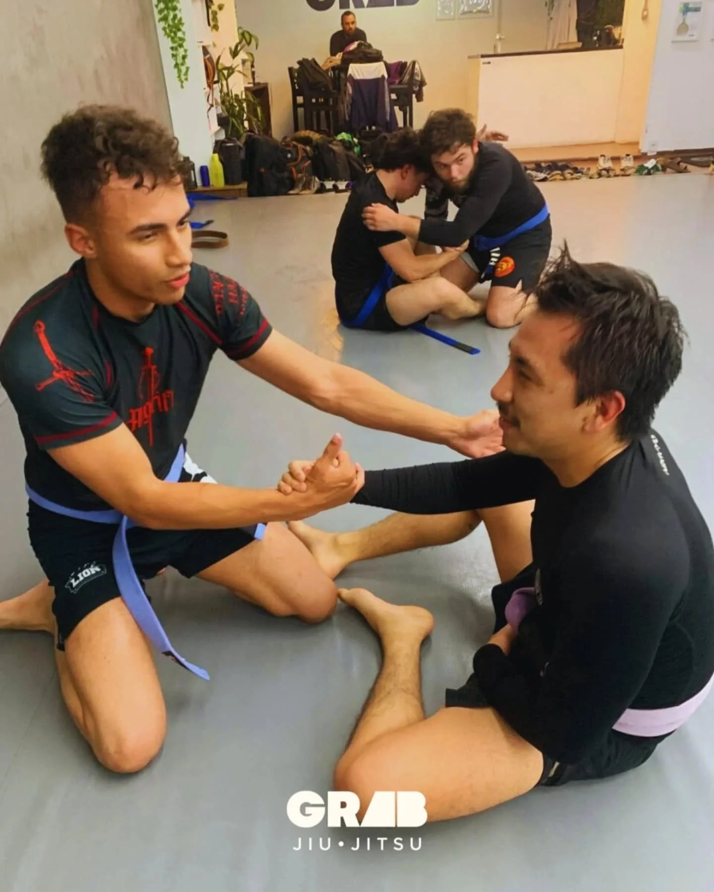 A grab jiu-jitsu não tem um objetivo, mas sim um propósito!
E nesse propósito, envolve transformar a vida de cada aluno que ali está, mostrar o tamanho da diferença que faz as coisas simples em nossa vida!
O valo