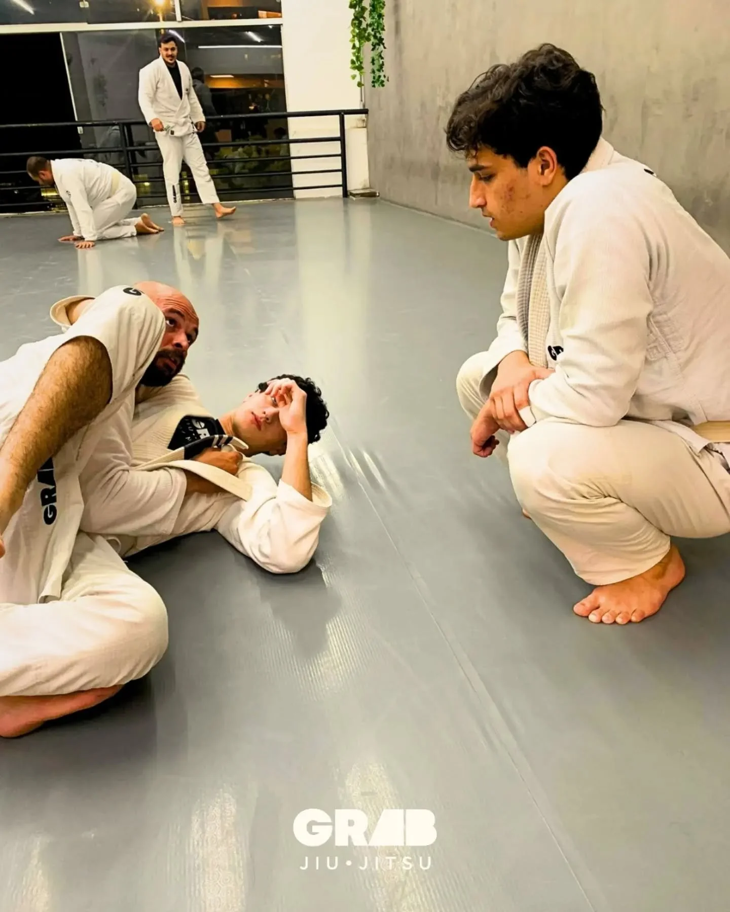 Hoje foi dia de jiu-jitsu! 

Voc&ecirc; conhece nossa aula de jiu-jitsu?

E se eu te disser que se voc&ecirc; vir fazer uma aula com a gente, a chance de voc&ecirc; se tornar aluno &eacute; alt&iacute;ssima?!

Isso se deve &agrave; &oacute;tima vibe 