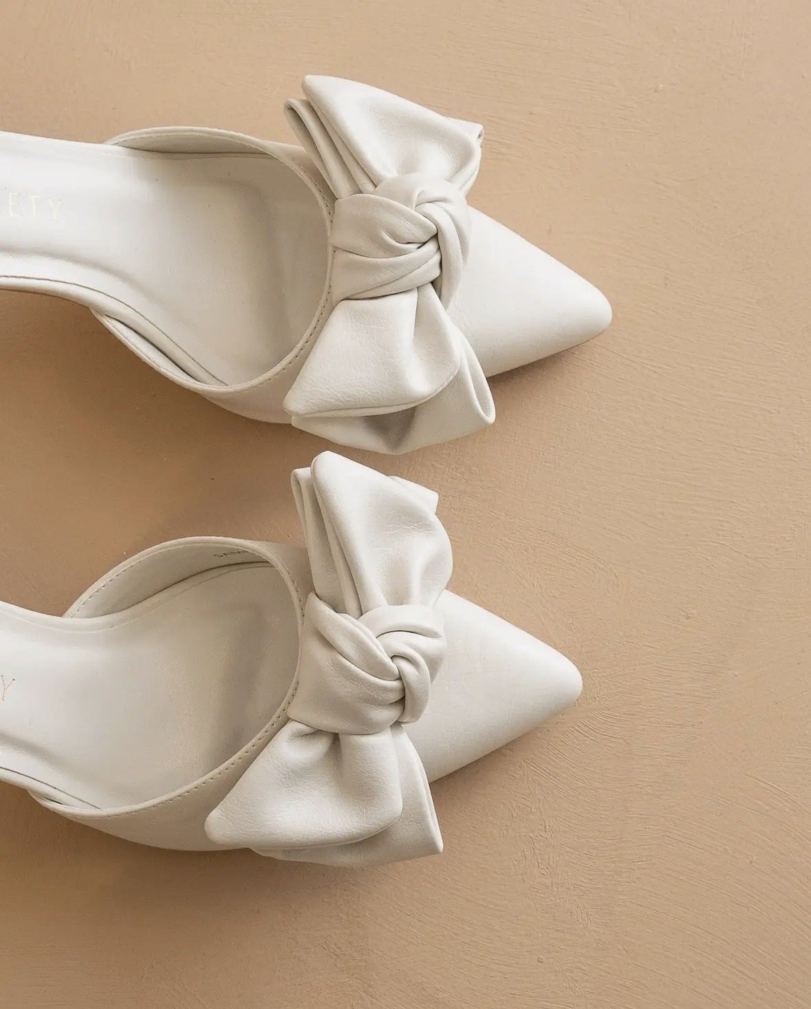 The Jane | White Pointed Toe Bow Accent Kitten Heel