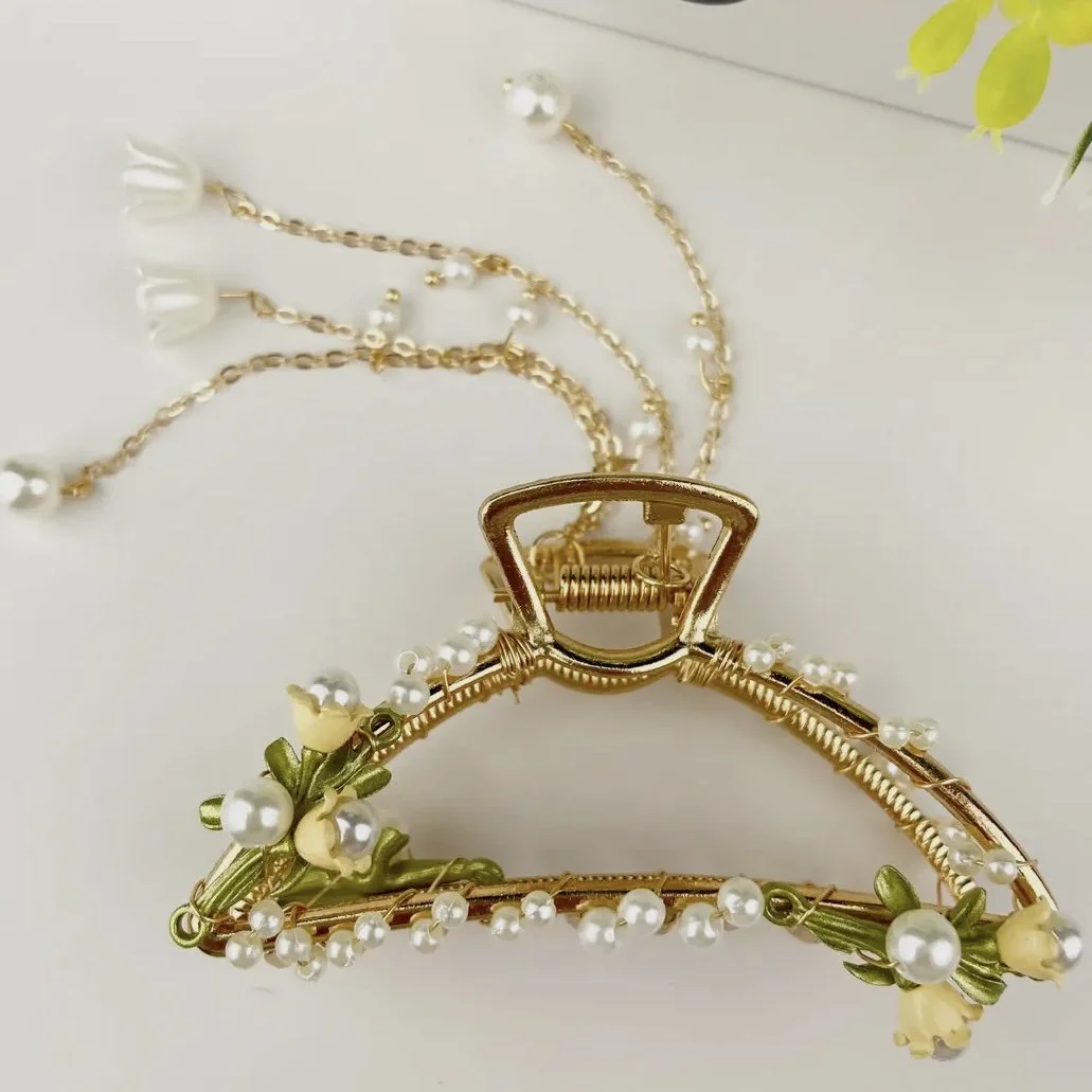 Pearl Vine Sculptural Hair Clip