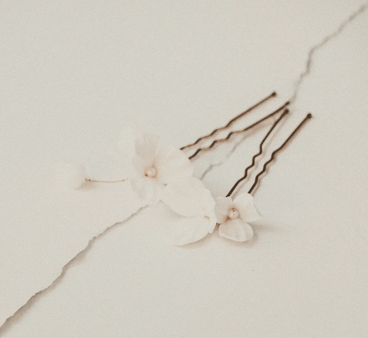 Set of 2 White Floral Hair Pins