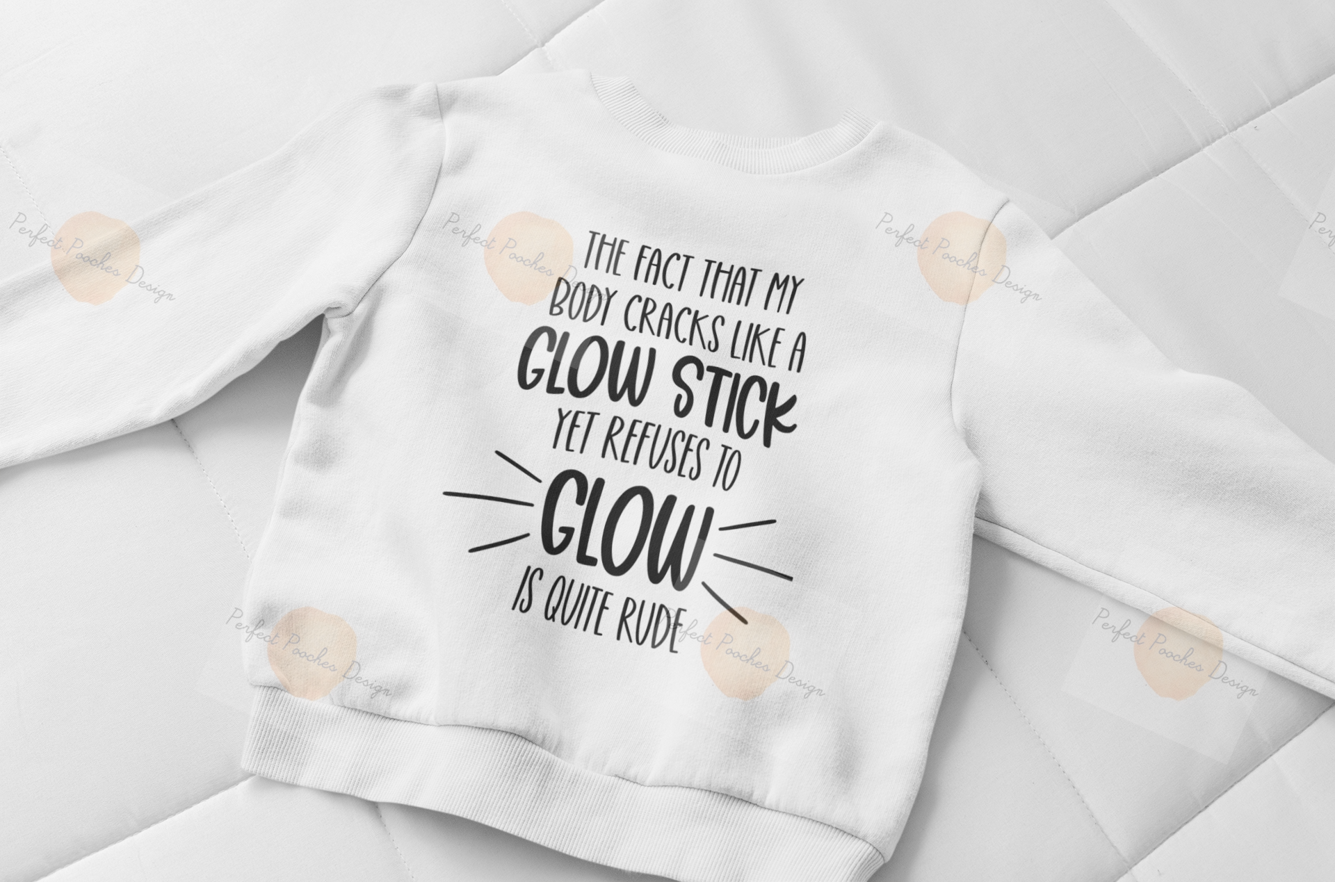 flat-lay-sweatshirt-mockup-against-a-blanket-33721.png