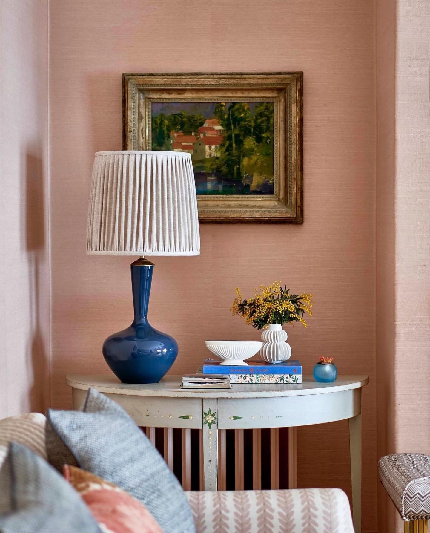I do love a pink wall and it works so wonderfully as a backdrop for our paintings. 💕

Art work @the_picturegallery 
Interiors @olivine_design 
Photography @milobrown_photography 
.
.
#pinkinteriors #pinkwalls #modernbritish #20thcenturyart