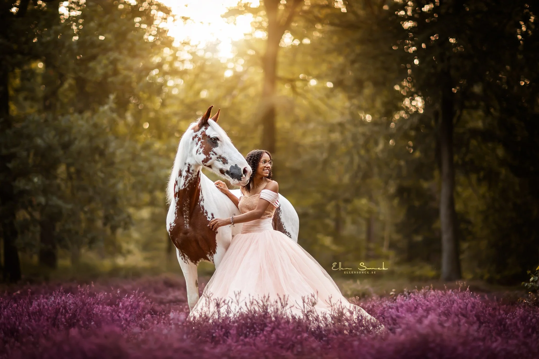 Portret bos in de heide zonsondergang droom jurk