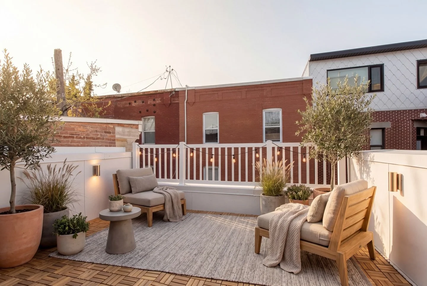 MONTR&Eacute;AL! Nous avons votre cocon de r&ecirc;ve &agrave; vendre. 😮&zwj;💨
&mdash;-
Maison enti&egrave;rement r&eacute;nov&eacute;e, situ&eacute;e sur une rue ultra intime du Centre-Sud. Les propri&eacute;taires ont su pr&eacute;server le cache